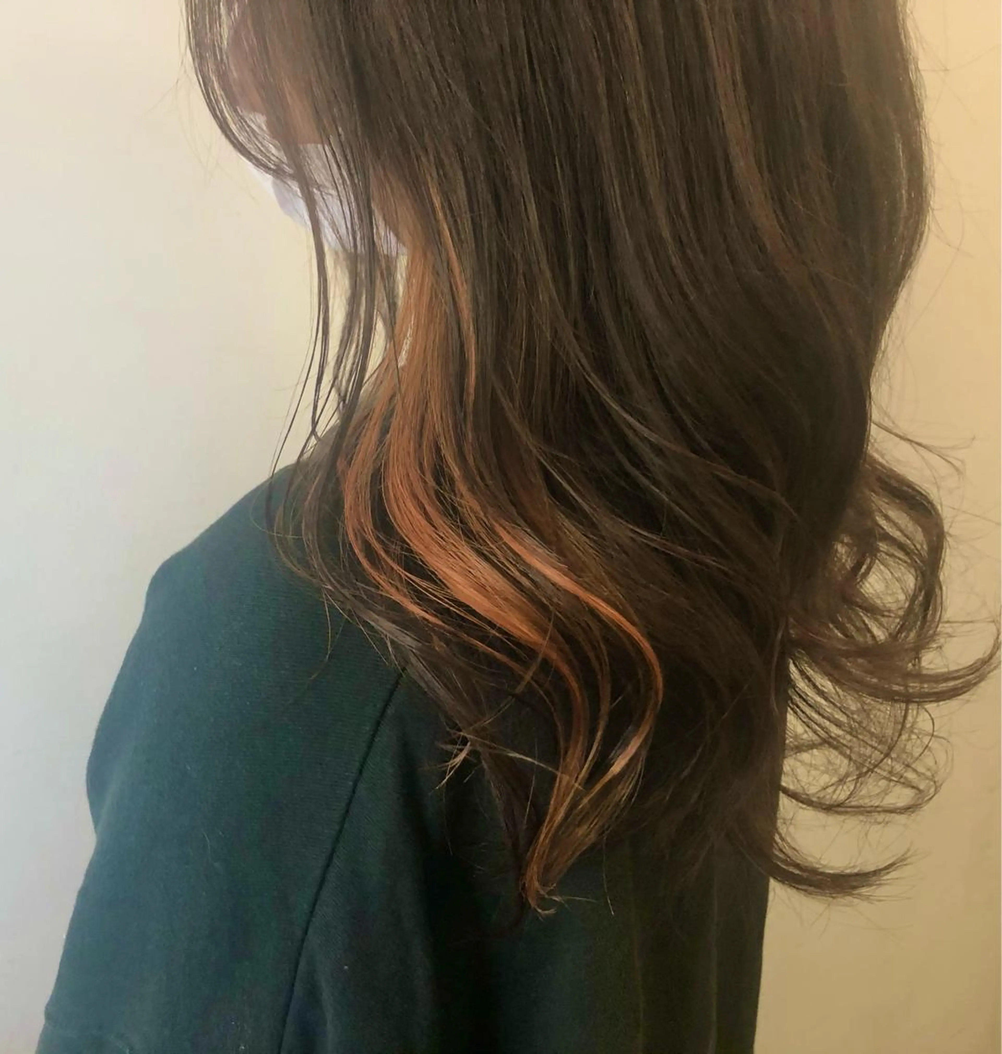 セミロング カラー オレンジ ヘアカラー トリートメント メンズ レイヤー ウルフ 弓木啓輔のヘアスタイル