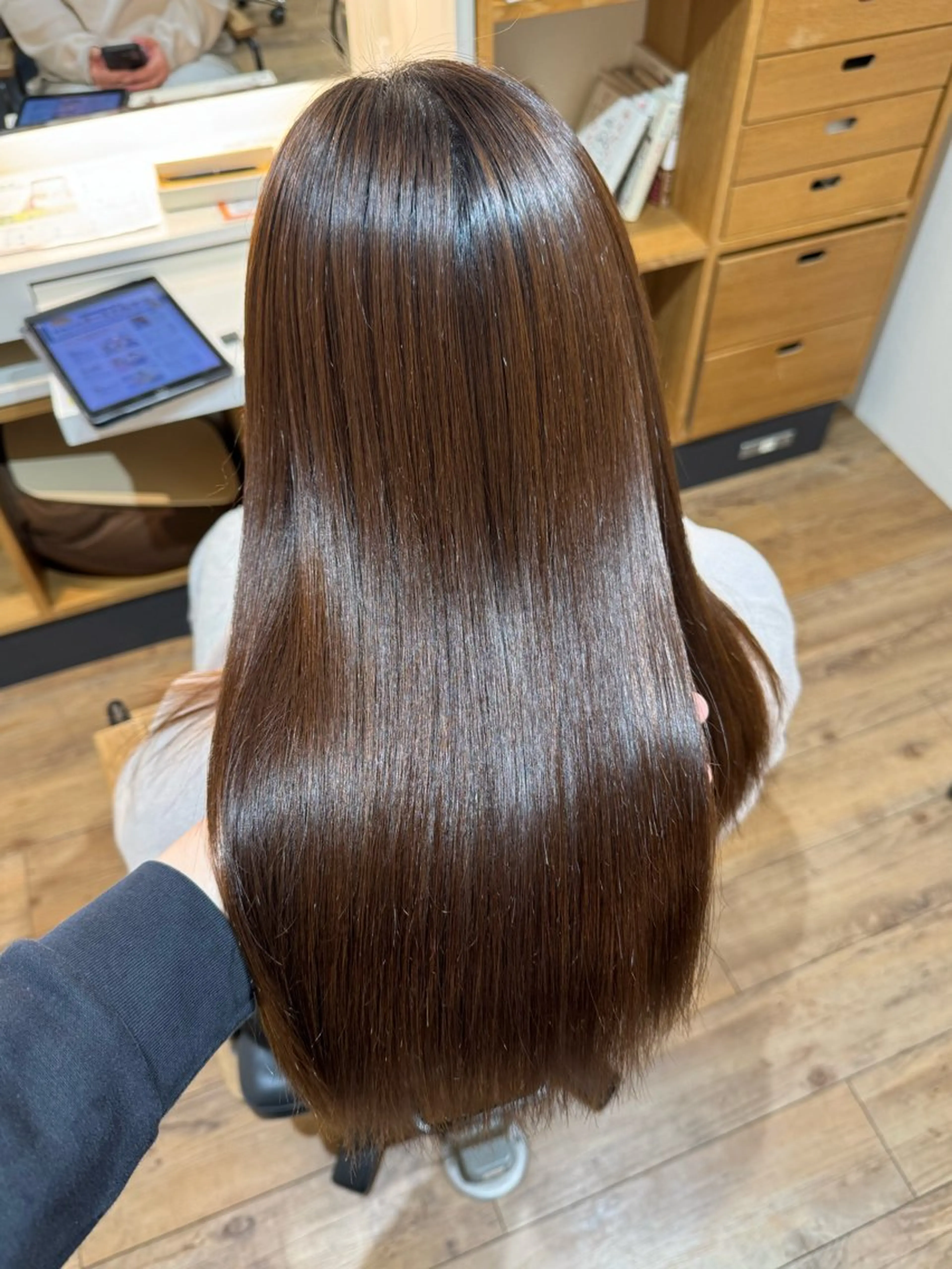 セミロング カット 縮毛矯正 トリートメント afloatkobe所属・美髪/髪質改善 川口凌弥のヘアスタイル