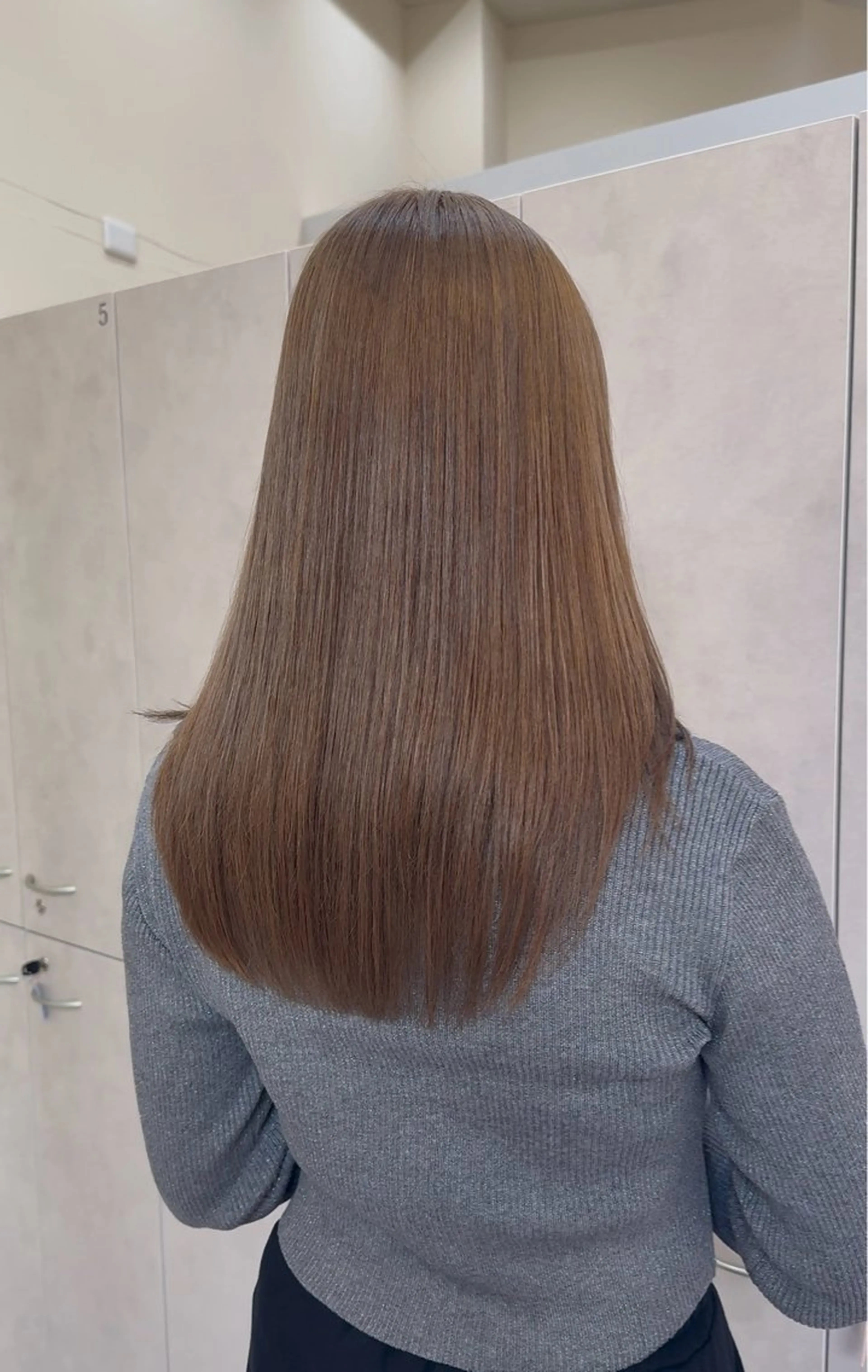 ミディアム 園田 奈津のヘアスタイル