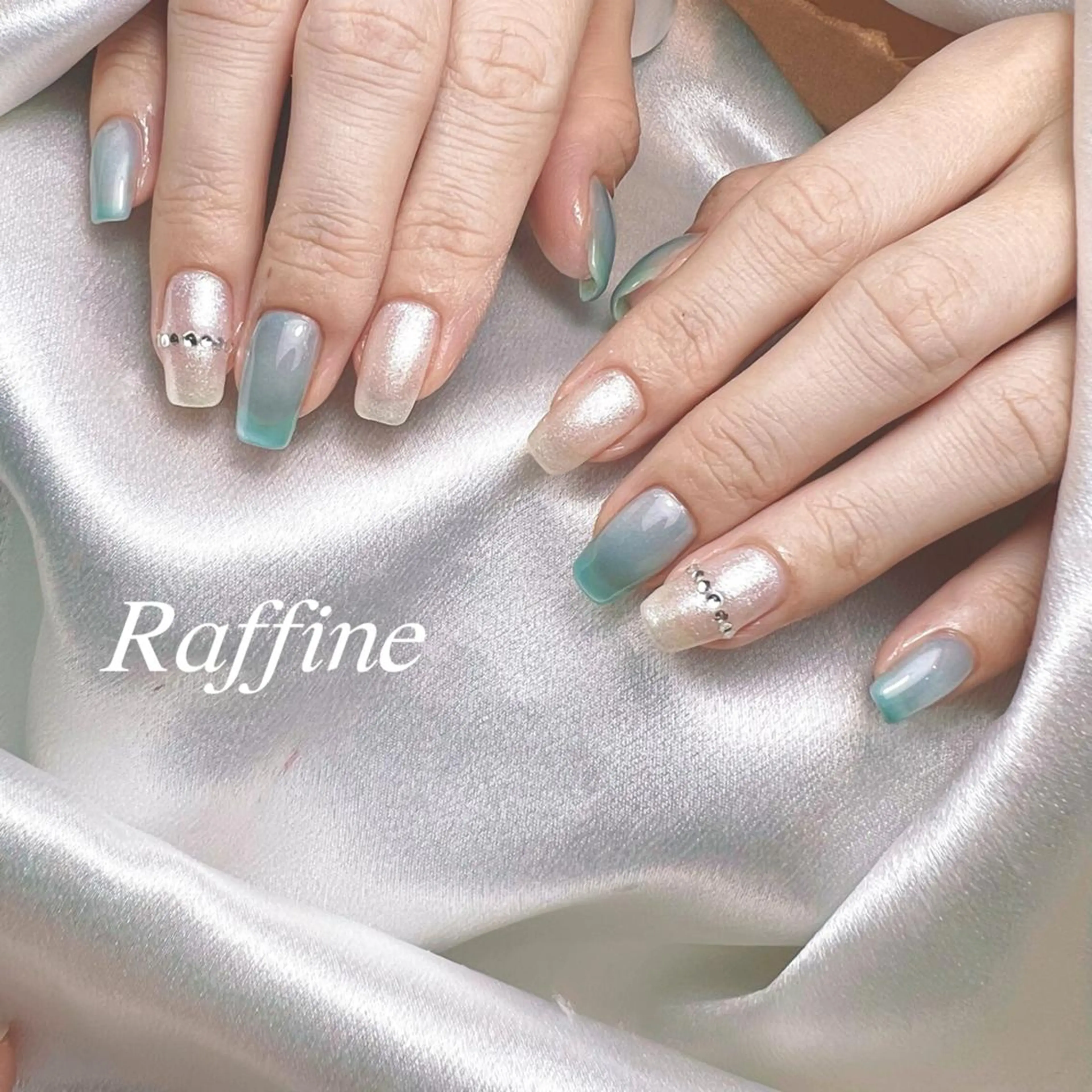 ネイル ハンドネイル RAFFINE 月🦋🩵のネイルデザイン