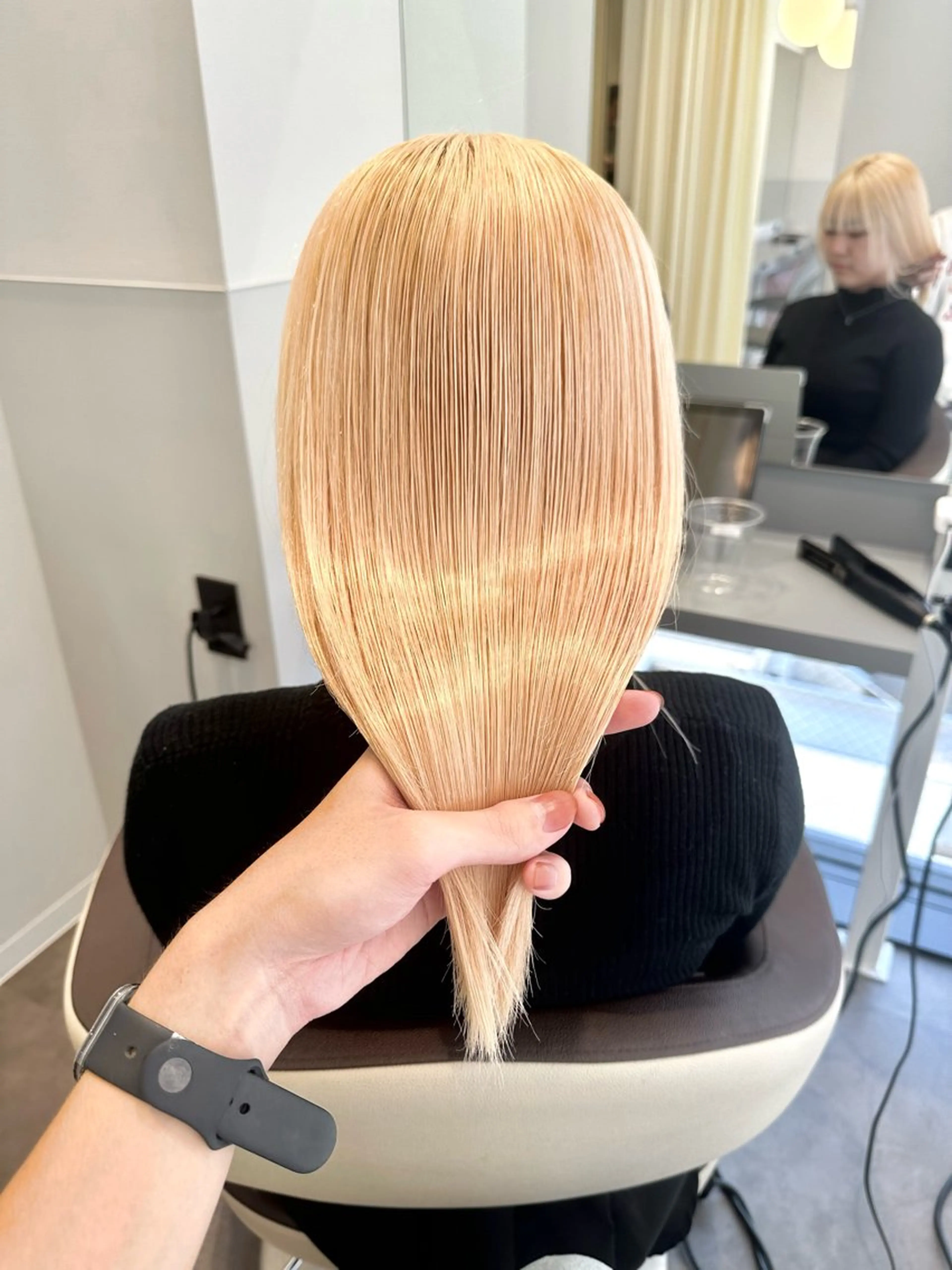 セミロング カラー ブロンド ホワイトブロンド ヘアカラー トリートメント 鈴木直之/ハイトーン /ボブ/美髪矯正のヘアスタイル