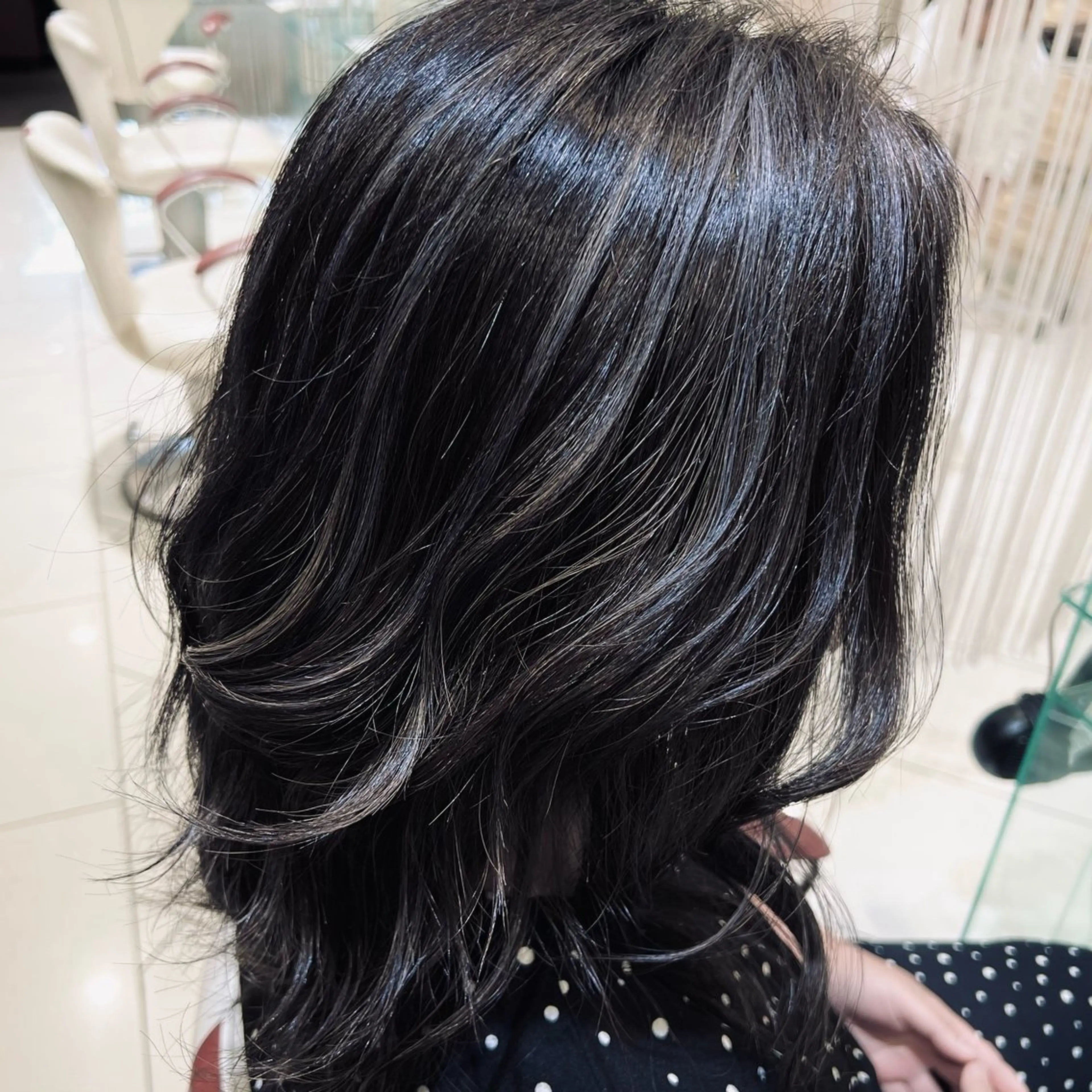 カラー バレイヤージュ ハイライトカラー シルバー ボブ/ハイトーン髪質 改善/越谷✨クラモチのヘアスタイル