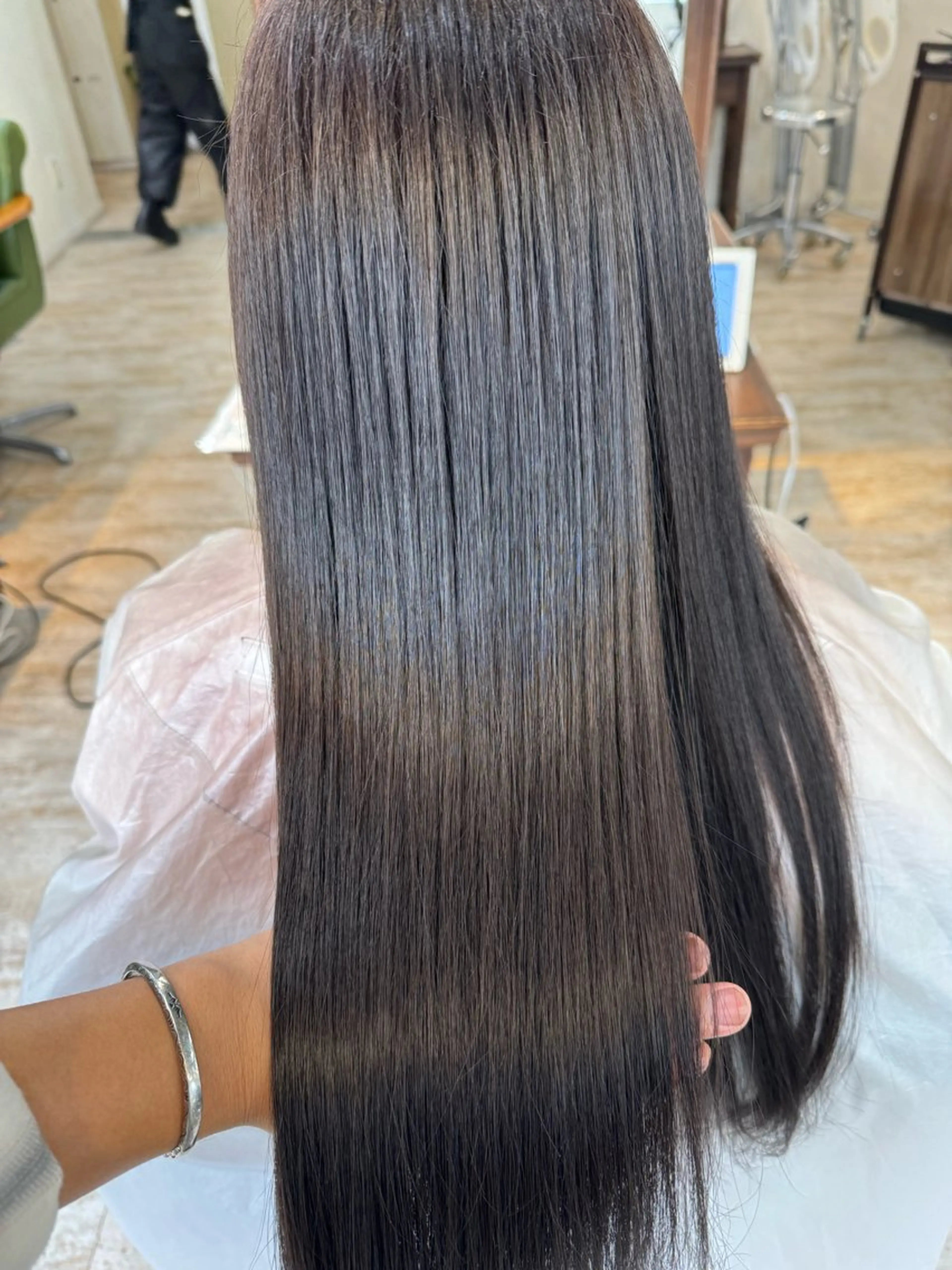 ロング カラー グレージュ ラベンダーカラー ラベンダーグレージュ ラベンダーグレー RIKI/センター パート/メンズパーマのヘアスタイル