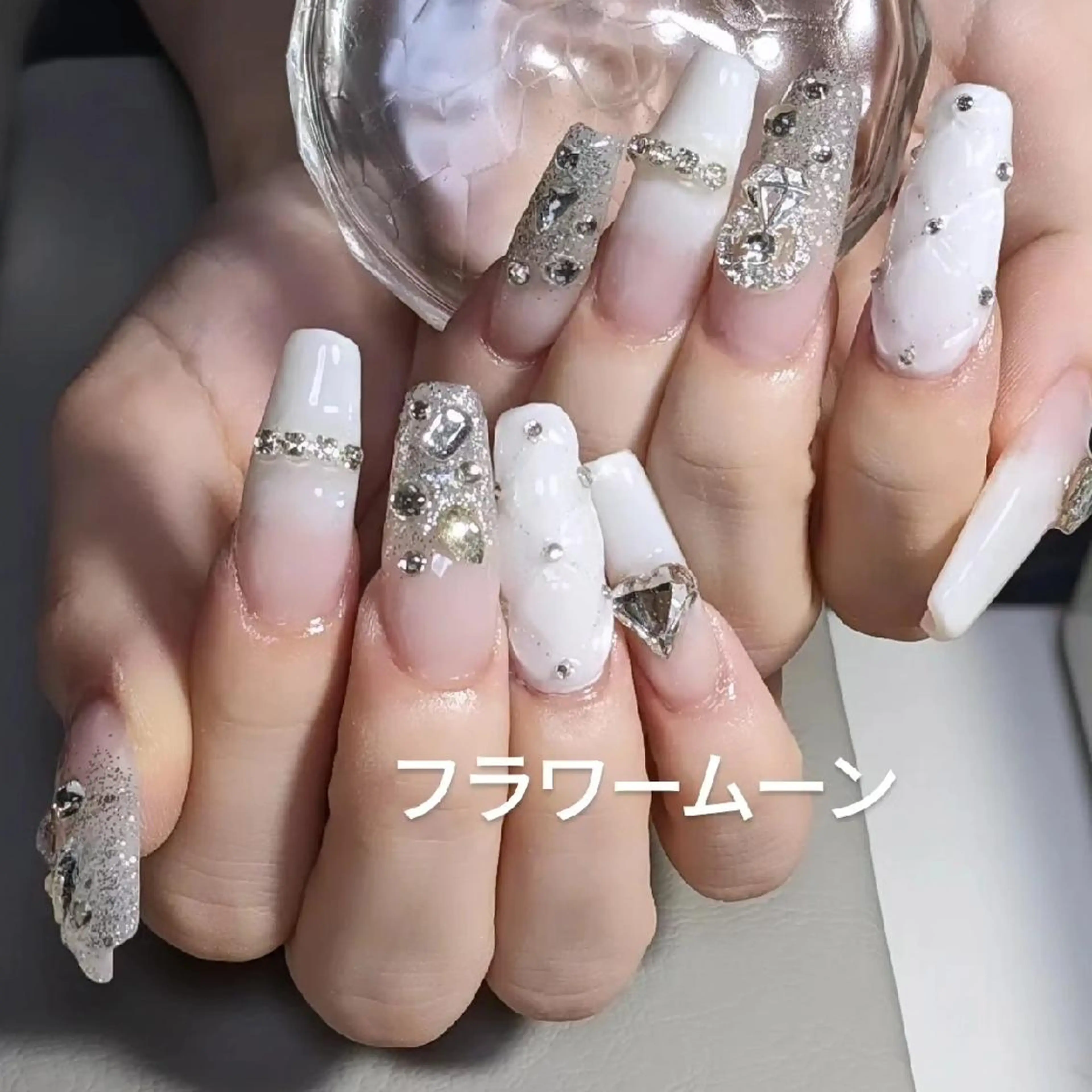 ネイル グラデーション ハンドネイル ハンドケア フラワー ムーンのネイルデザイン