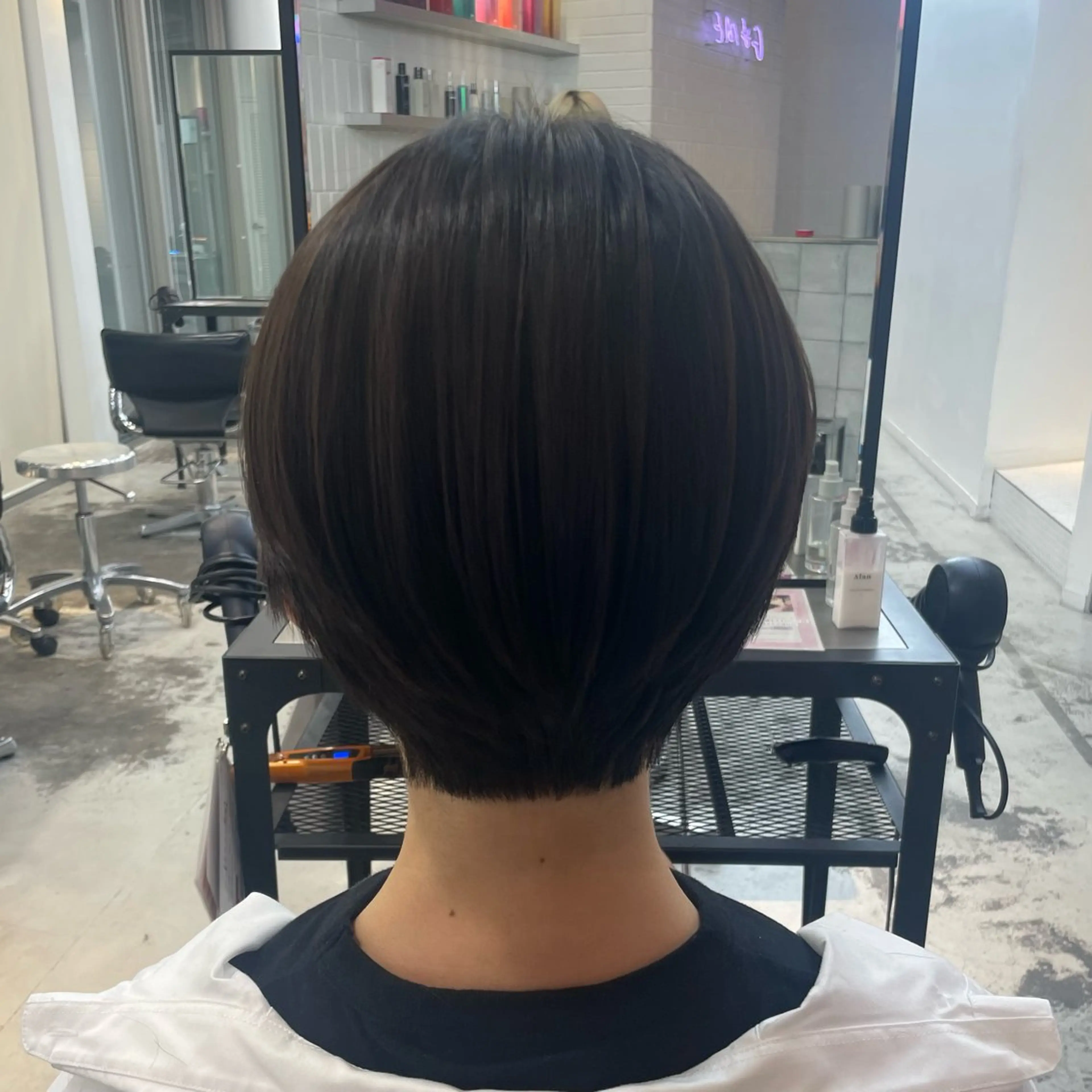 ショート ショートヘア HIKARI🐈‍⬛ ハイトーン×レイヤーのヘアスタイル