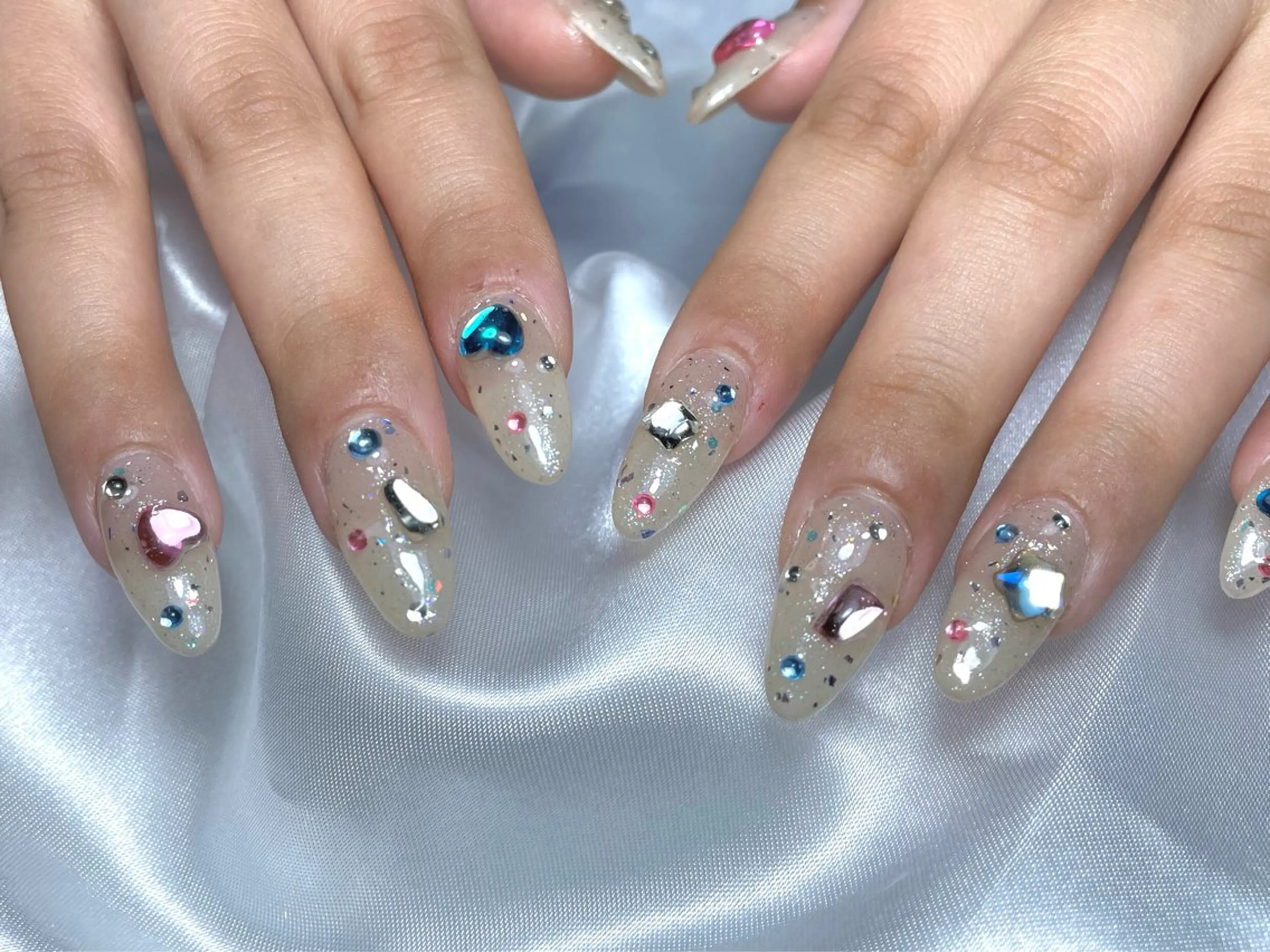 ネイル アートネイル 長さ出し 持ち込み ハンドネイル alma (アルマ)のネイルデザイン