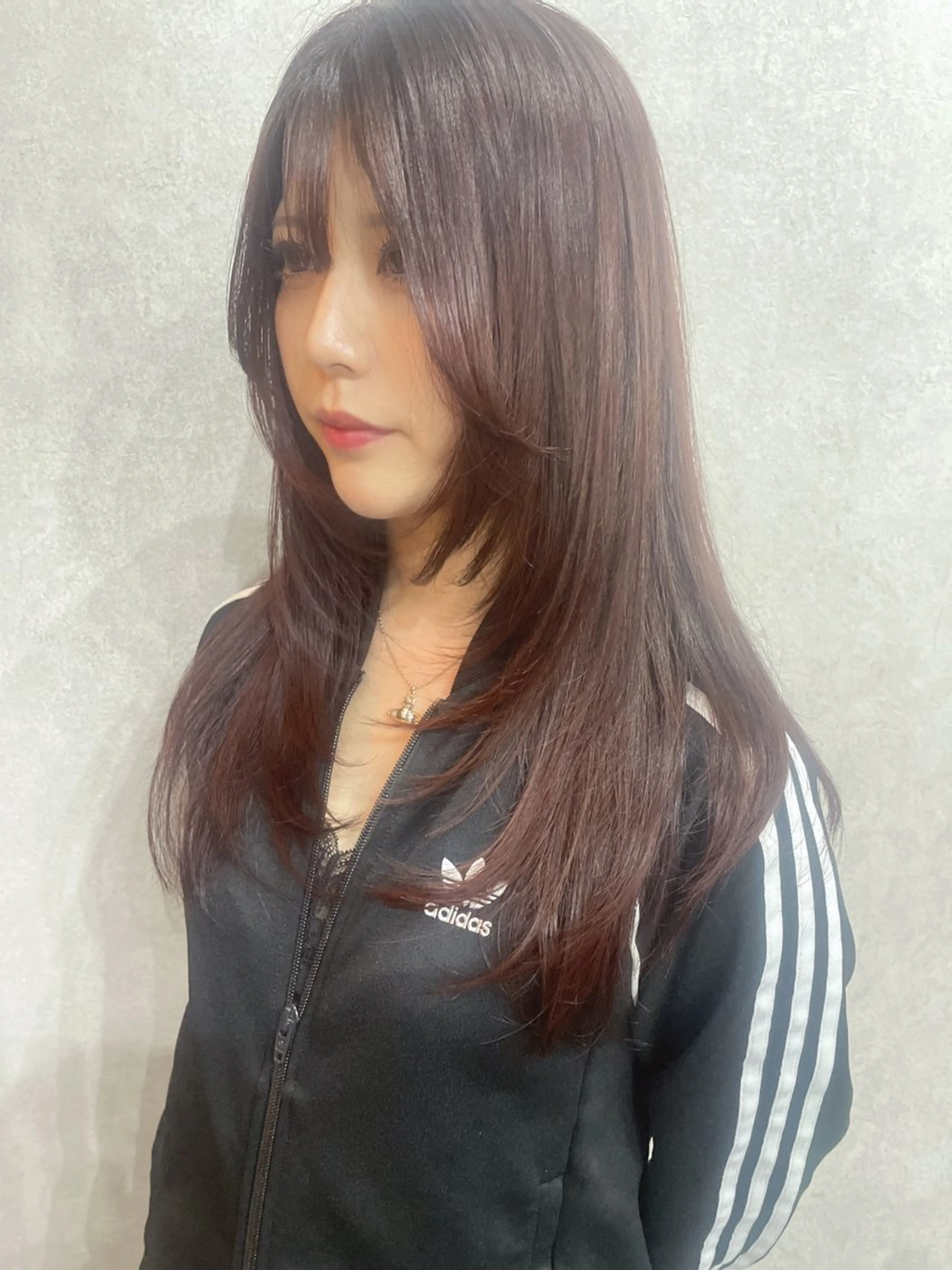 ロング カラー カシス レッドカラー レイヤーカット AIRI layer cut hairのヘアスタイル
