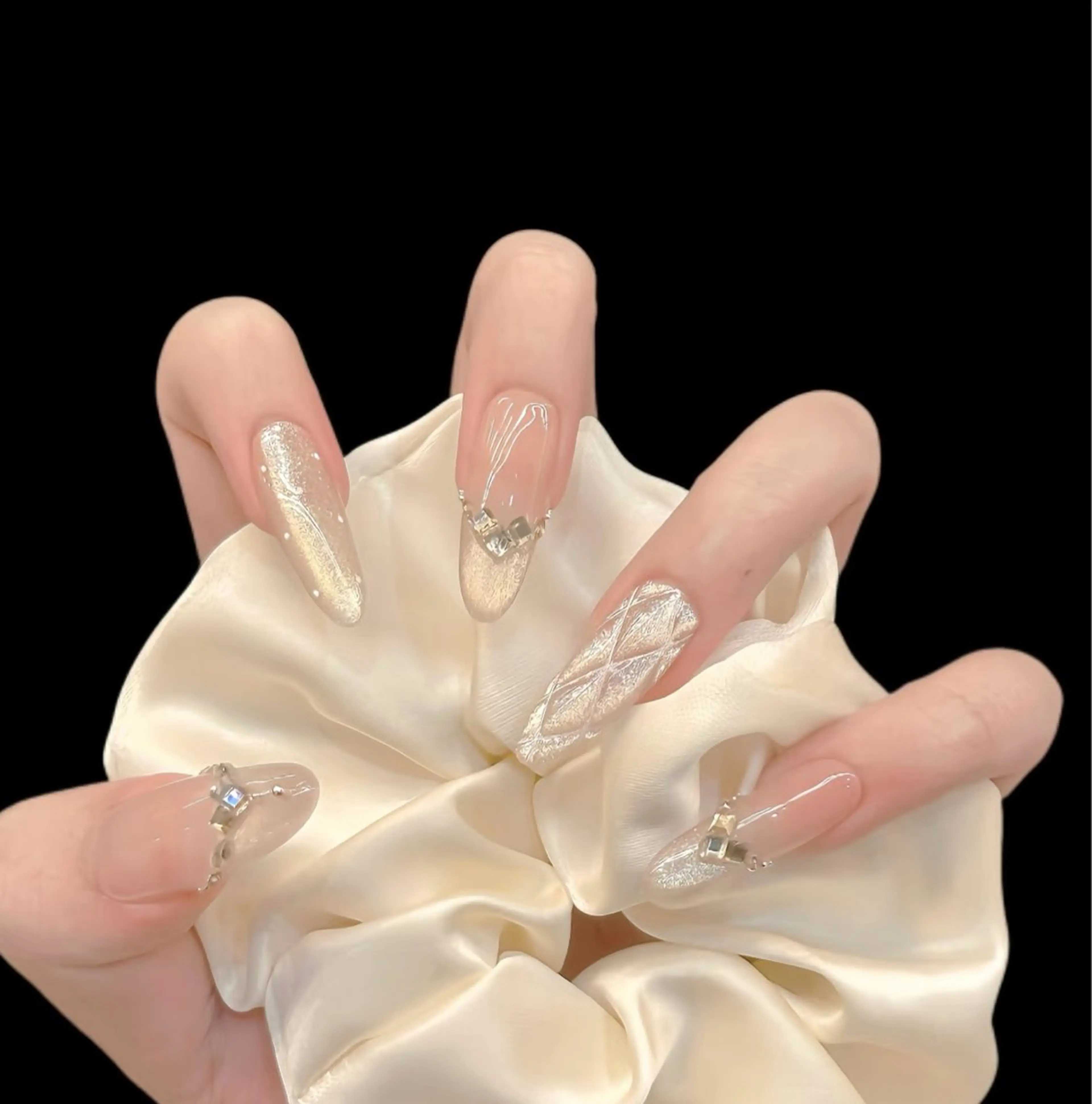 ネイル オーロラネイル フラワーネイル フットネイル フレンチネイル ジェルネイル ハンドネイル BabyYouMi nailのネイルデザイン