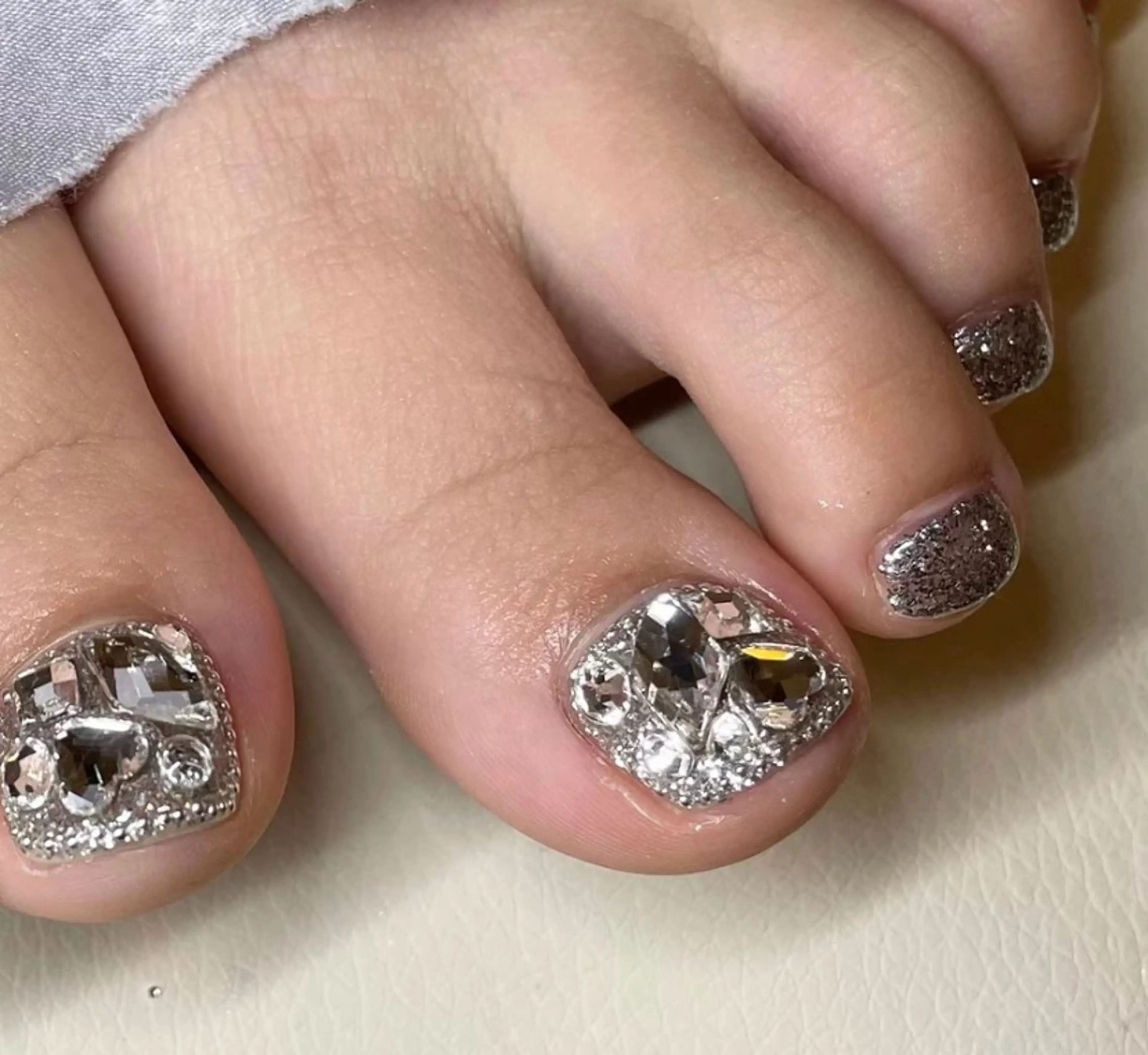 フットネイル埋め尽くし【初回オフ無料】ギラギラ/親指以外はワンカラー(ラメも可◎)になります。の写真