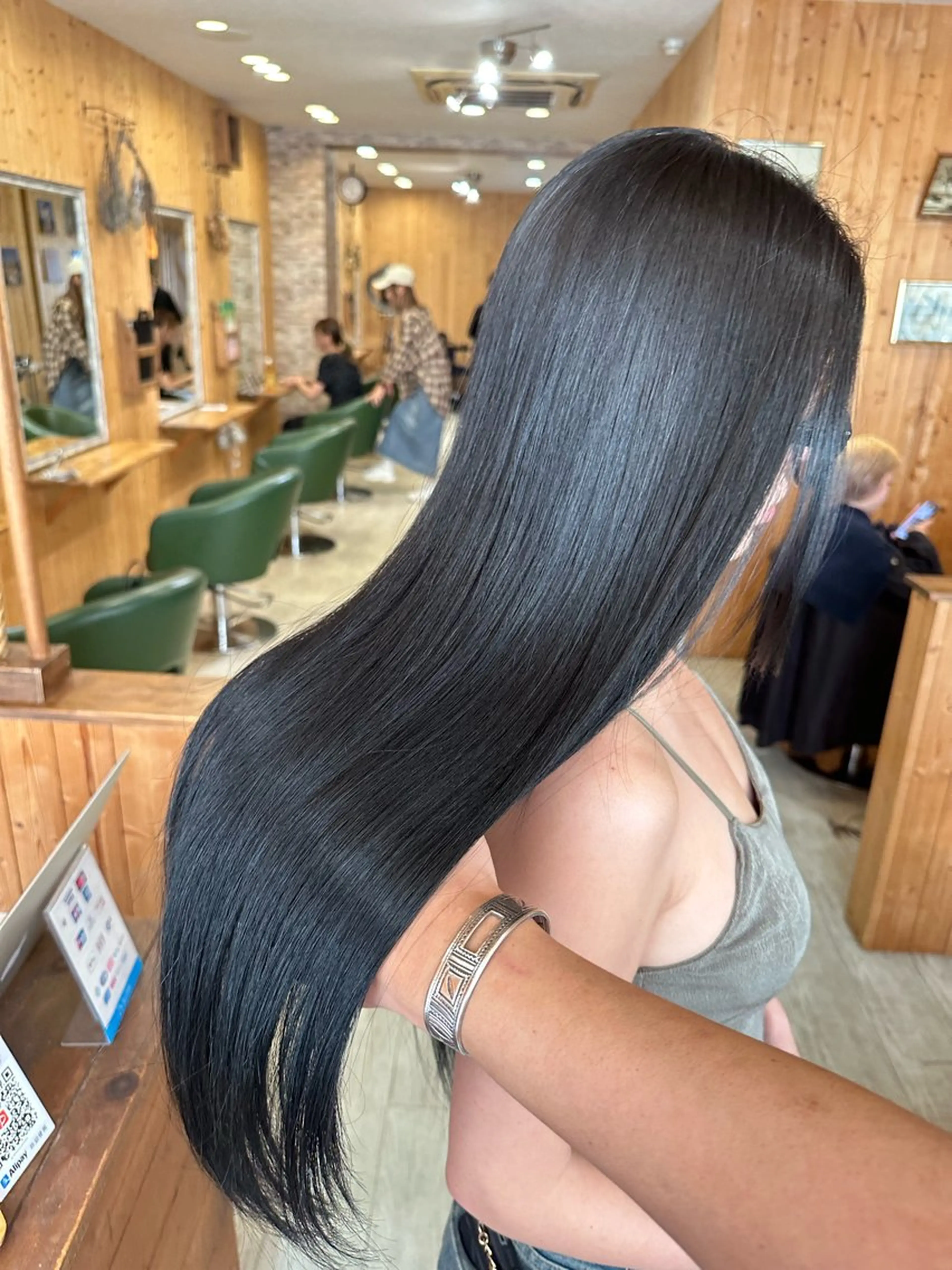 ロング 韓国レイヤー外国人風 透明感カラー髪質改善のヘアスタイル