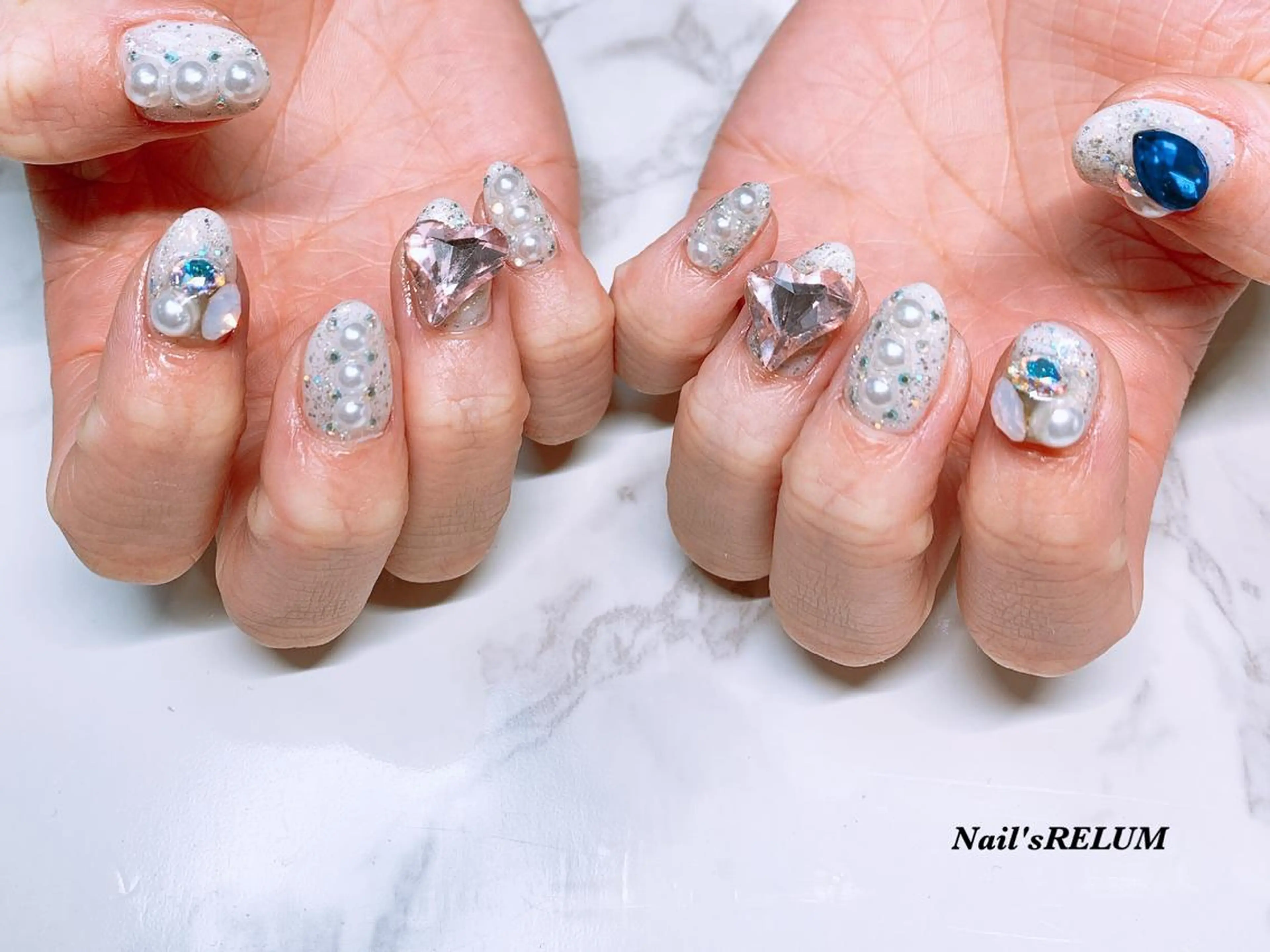 ネイル 成人式 持ち込み THECOLORS所属・近貞 莉奈のネイルデザイン