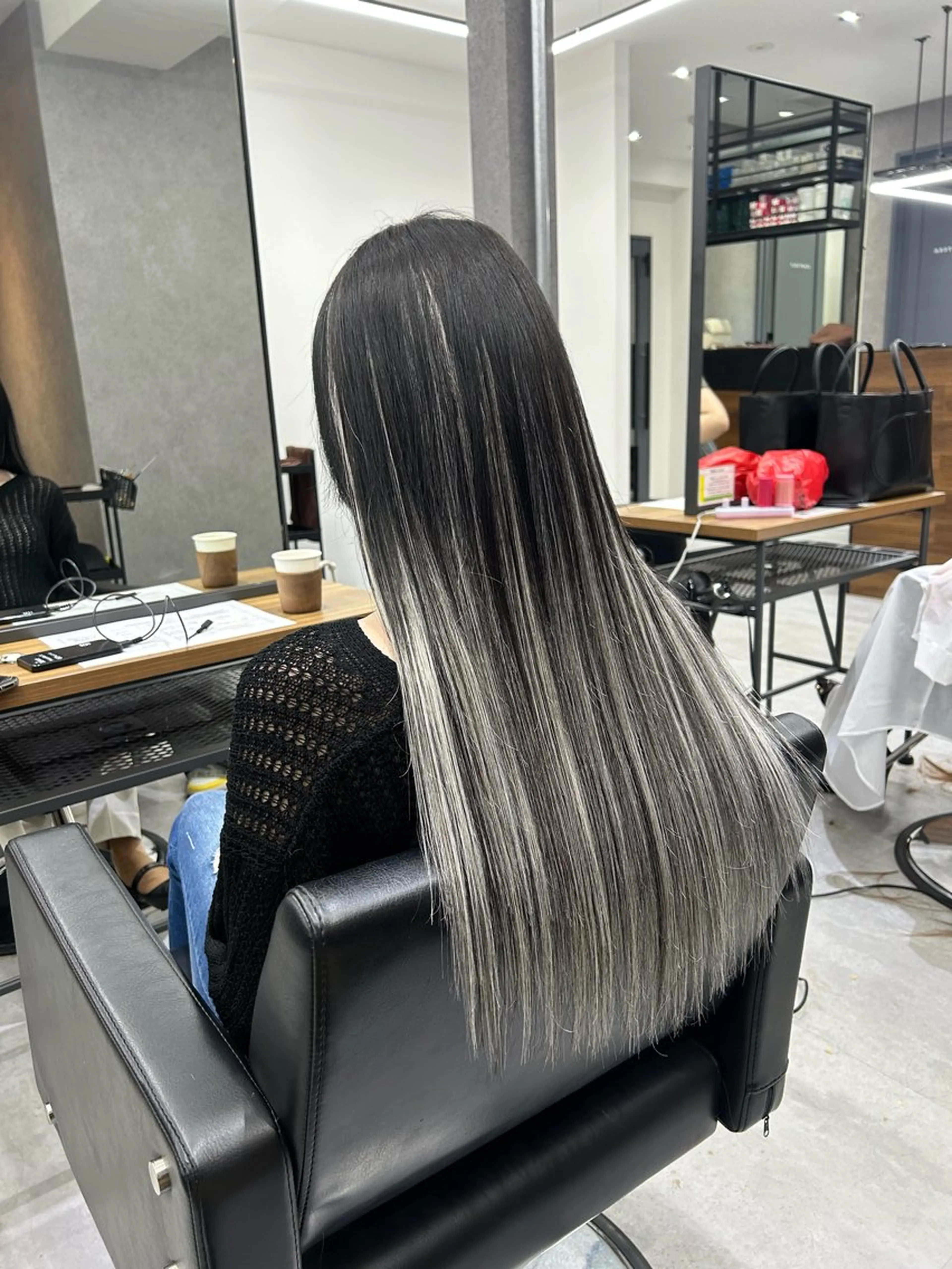 ロング カラー 黒髪 グラデーションカラー シルバー ボブ エクステ ヘアカラー トリートメント エクステ ENA💗NEXT /ハイトーンエクステのヘアスタイル