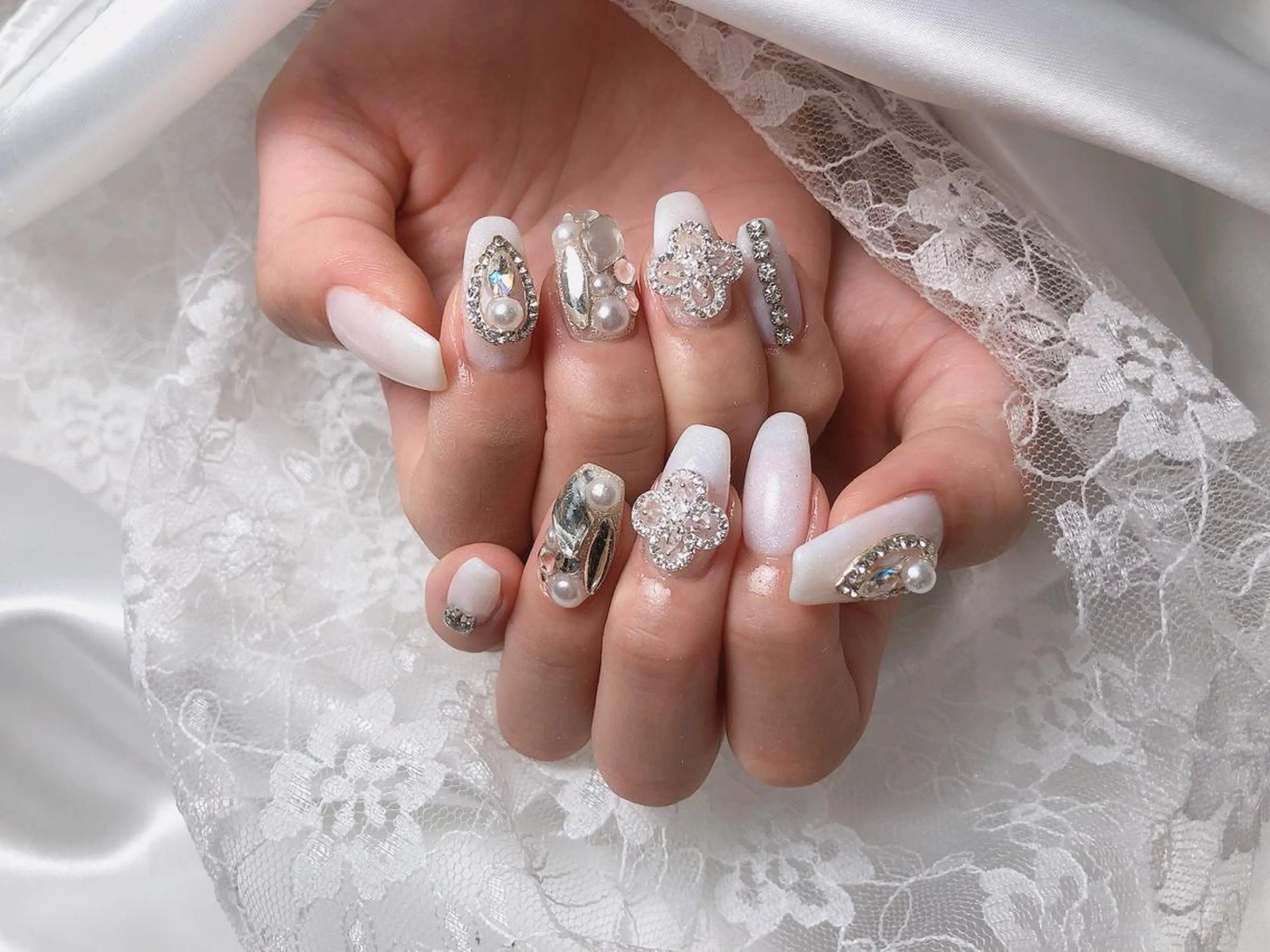 ネイル キラキラネイル シルバー フットネイル GREEM グリームのネイルデザイン