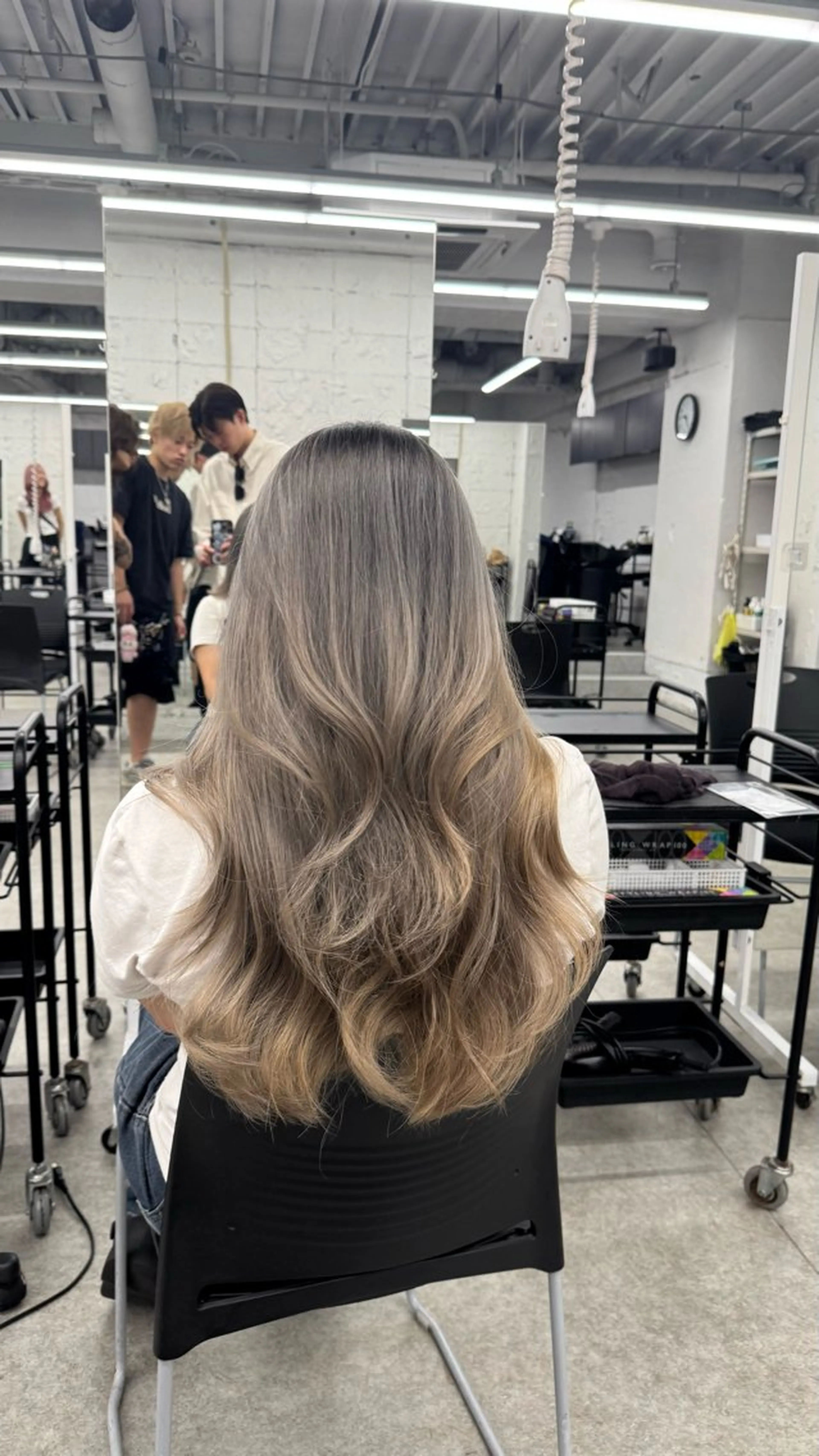 セミロング 透明感くすみカラー 🩶カナタ🩶のヘアスタイル