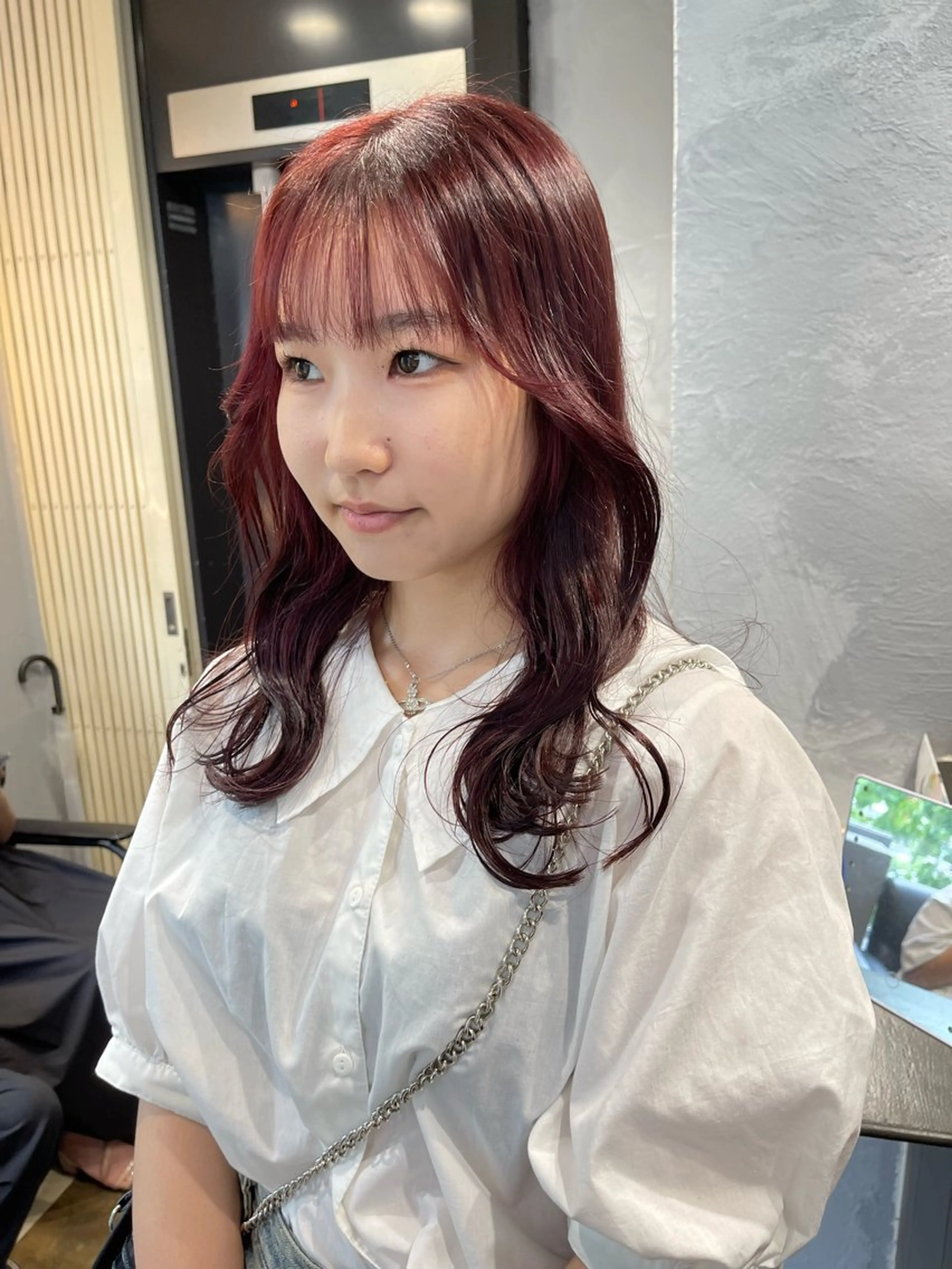 セミロング カラー ブリーチ ケアブリーチ デザインカラー ダブルカラー イヤリングカラー TATSUブリーチ/ ミルクティーベージュのヘアスタイル