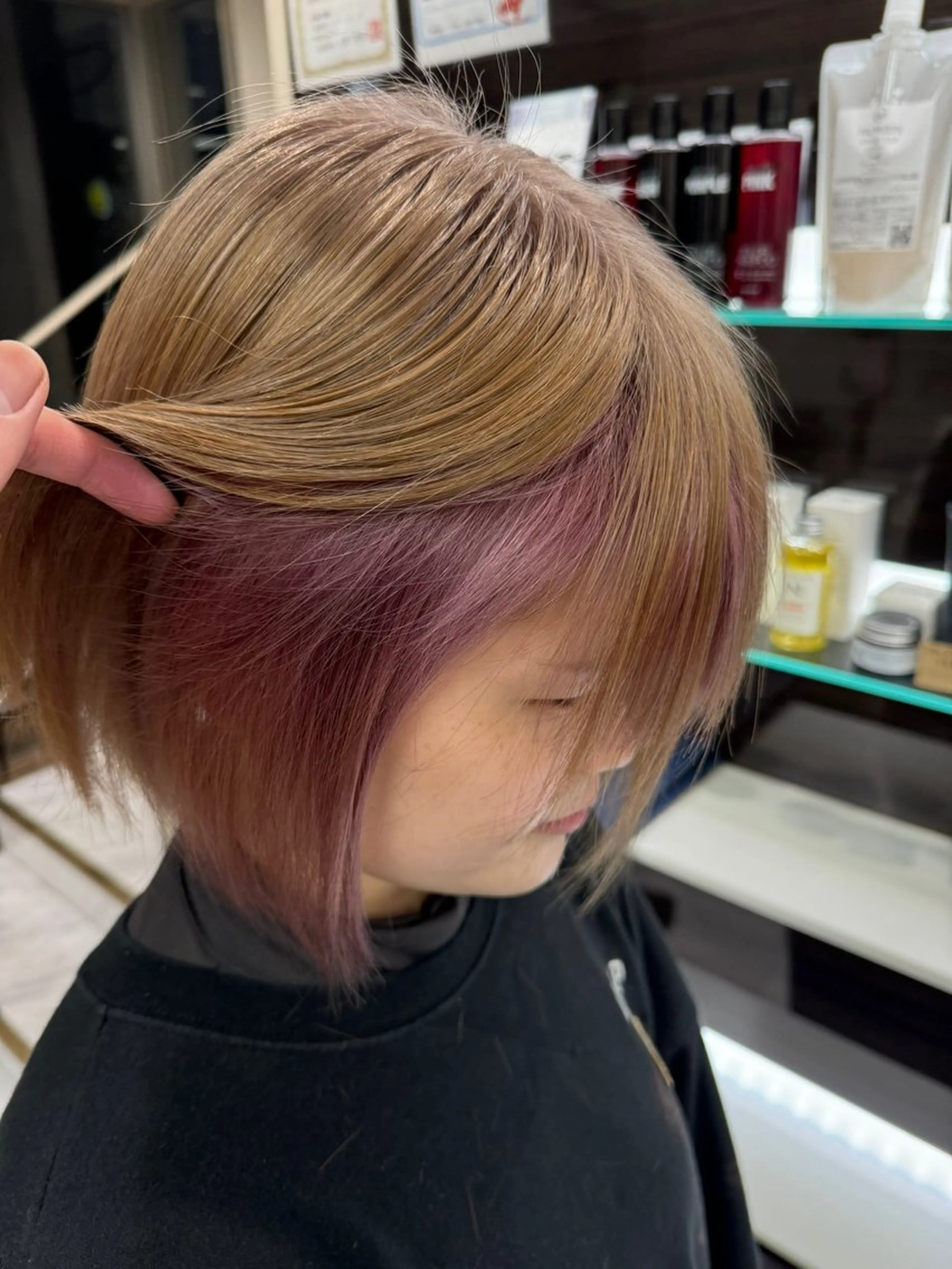 ミディアム カラー ヘアアレンジ 切りっぱなしボブ ミストバング ベージュカラー ブリーチ デザインカラー カット ヘアカラー トリートメント 目黒 碧人のヘアスタイル