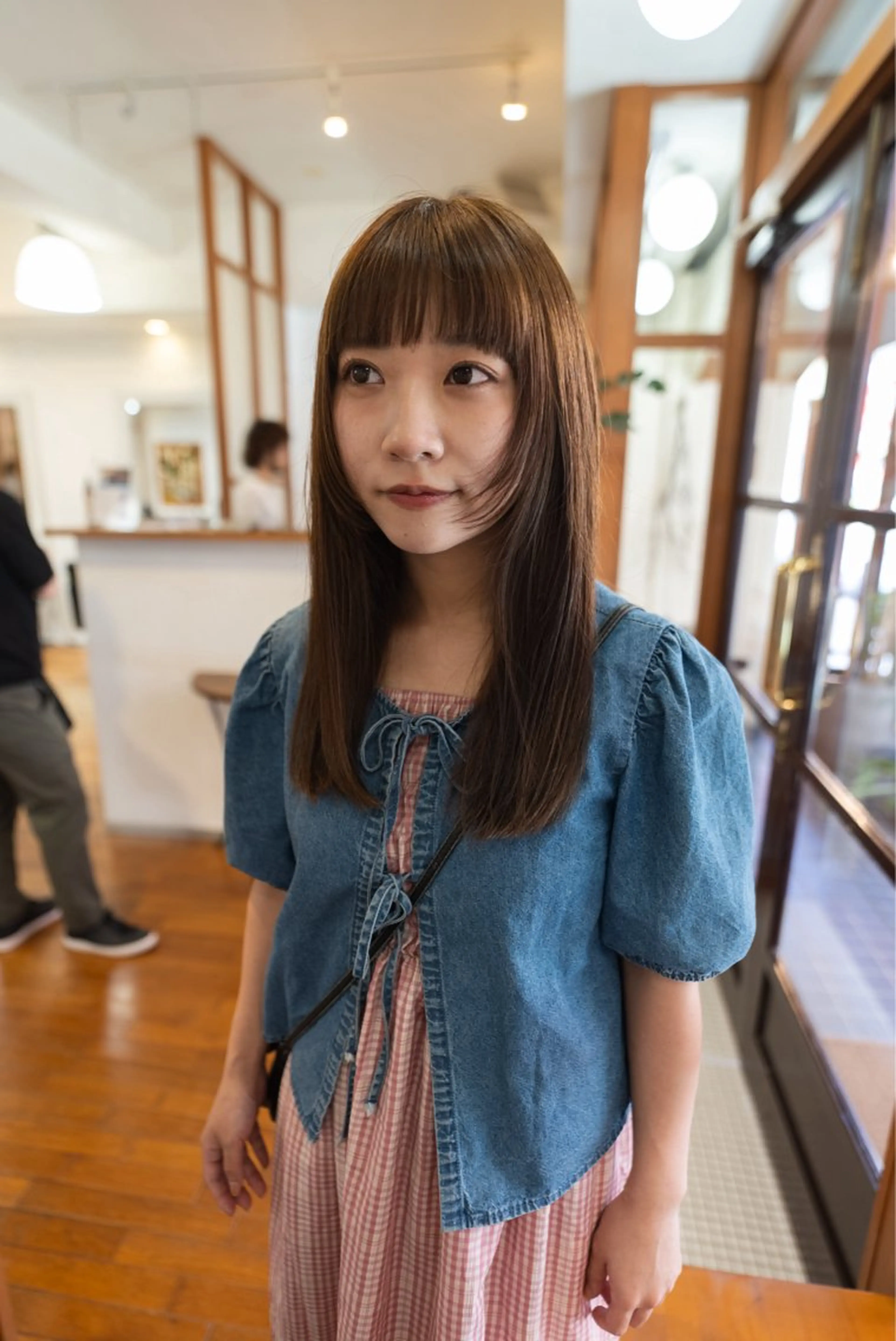 セミロング カラー ブリーチ 透明感カラー 顔まわりレイヤー レイヤーカット Genta @gegege75のヘアスタイル