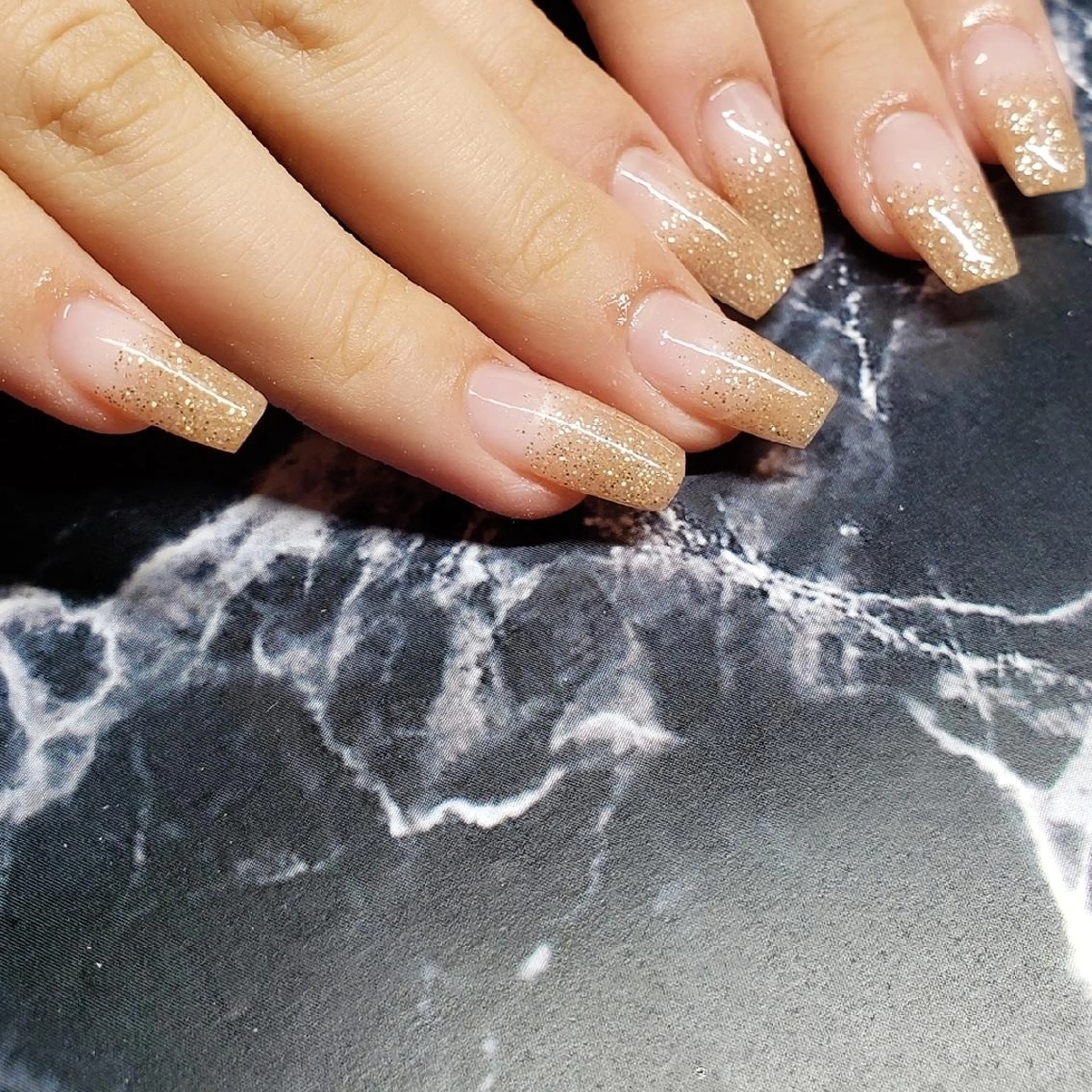 ミディアム ネイル ハンドネイル クロキ 。のネイルデザイン