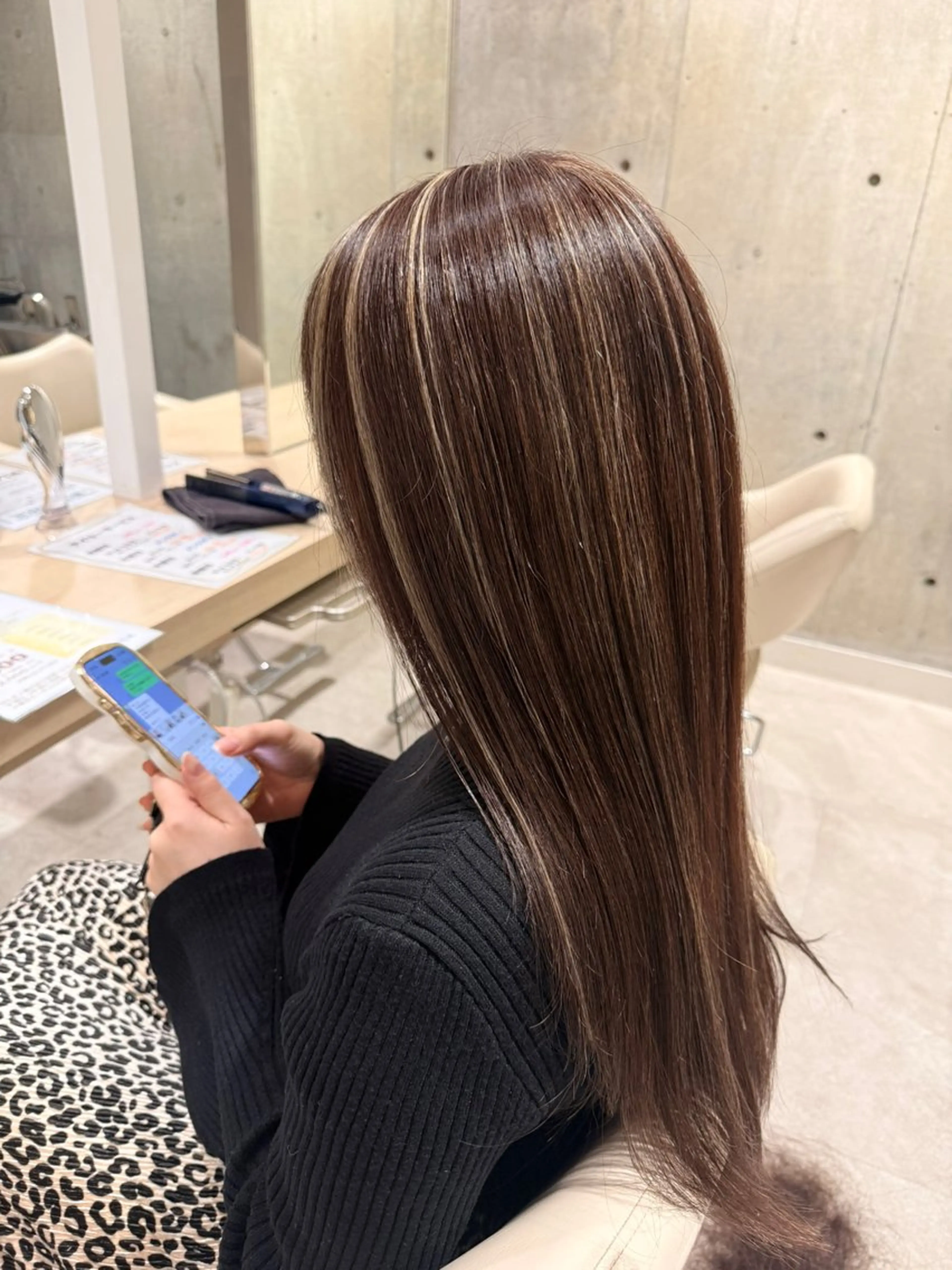 白髪ぼかしデザインハイライトカラー＋カットの写真