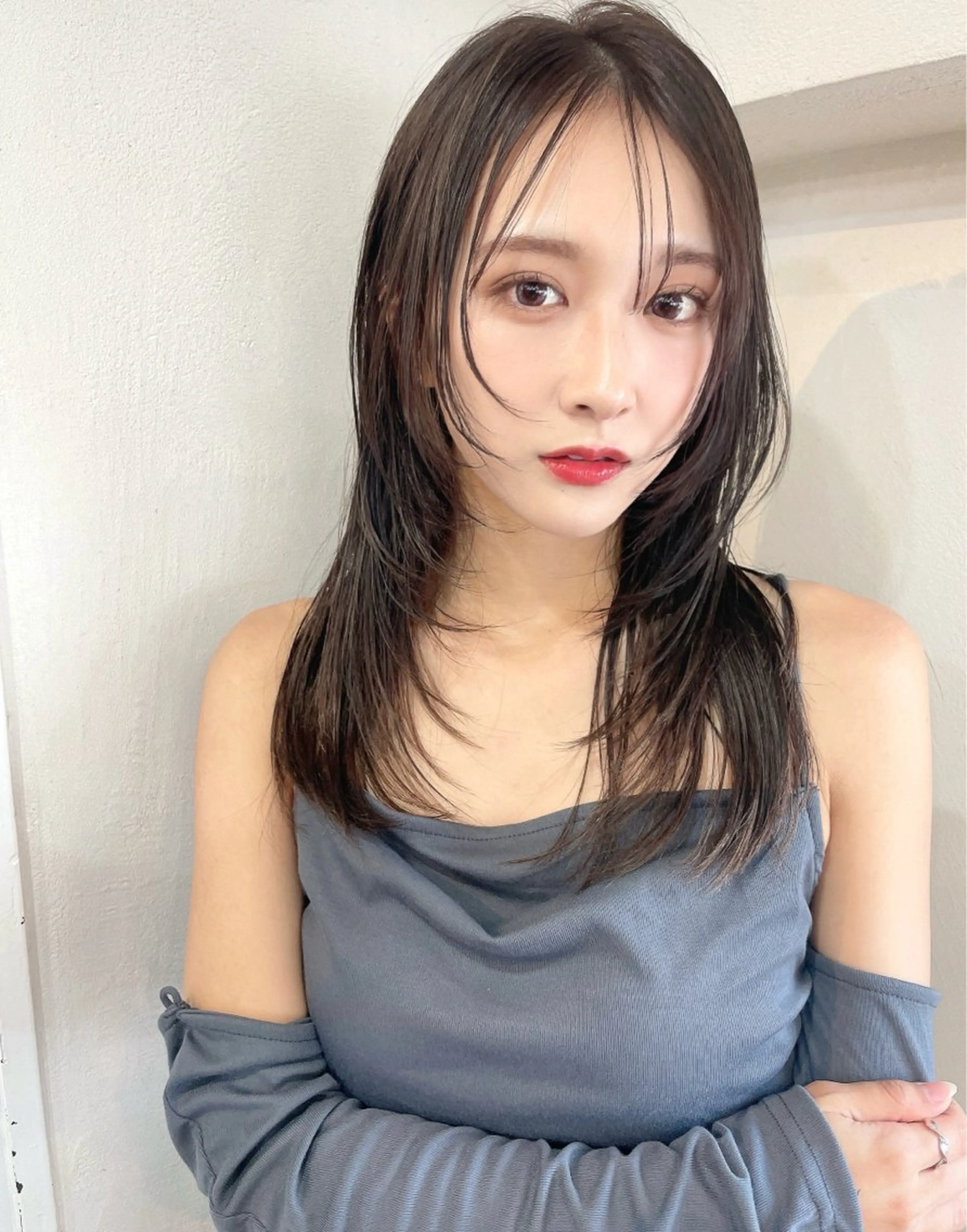 ロング カラー ハッシュカット 韓国風ヘア レイヤーカット ウルフカット カット ヘアカラー トリートメント レイヤーカット、 大人可愛い　中村美羅のヘアスタイル