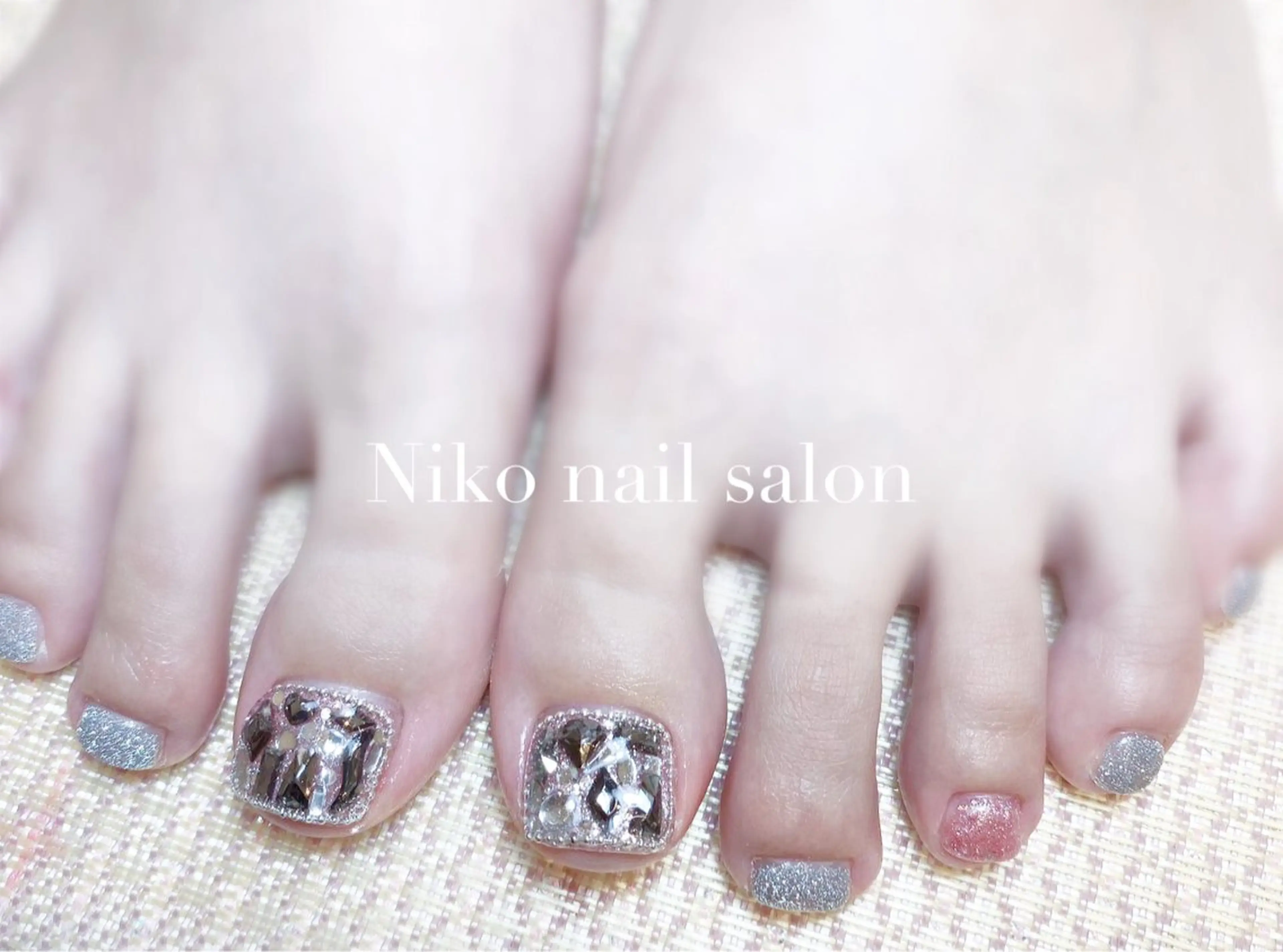 ネイル 長さ出し フットネイル フレンチネイル ジェルネイル 韓国ネイル Niko nailサロンのネイルデザイン