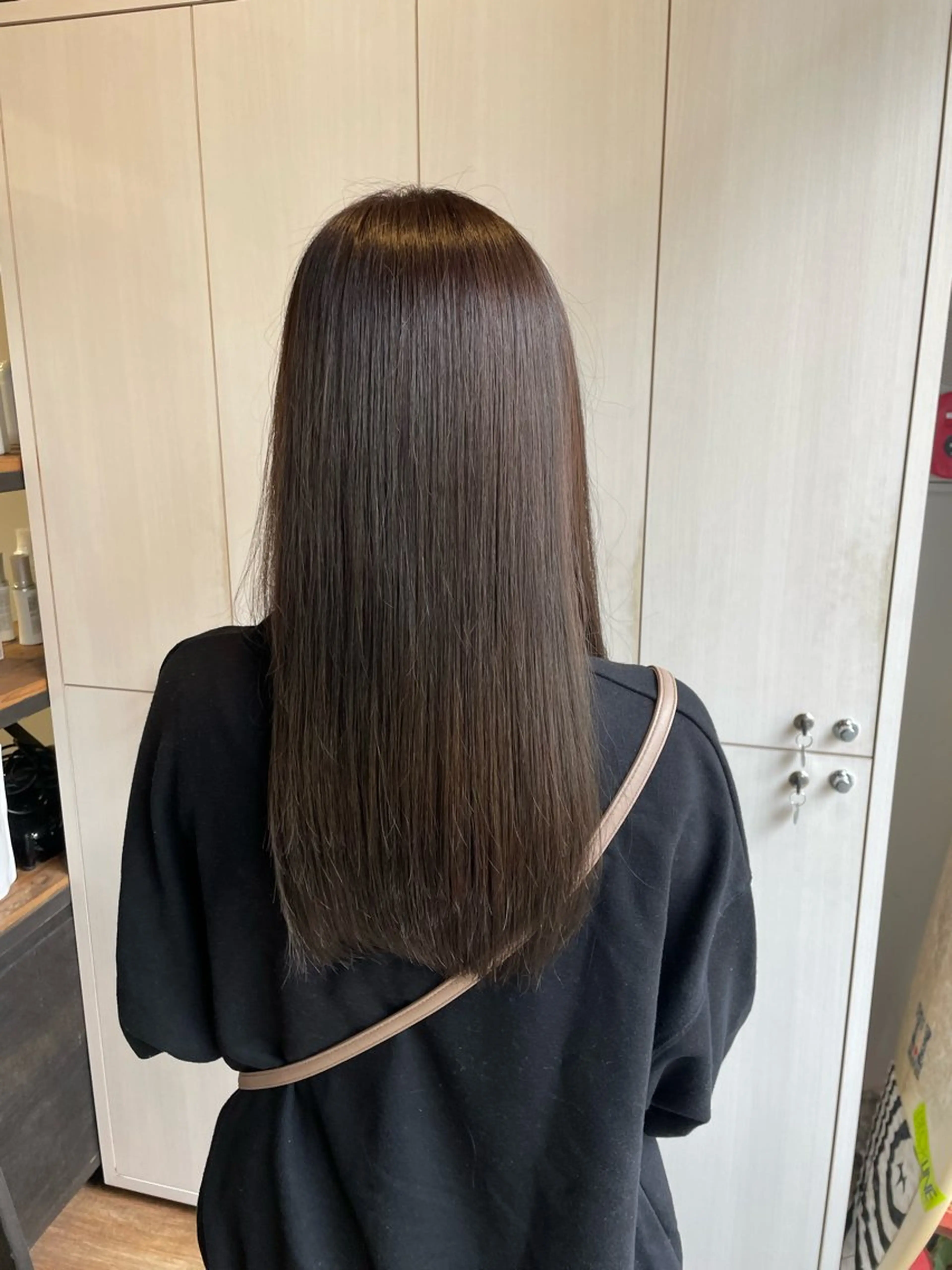 ロング アッシュ ヘアカラー オオシマ ミユのヘアスタイル