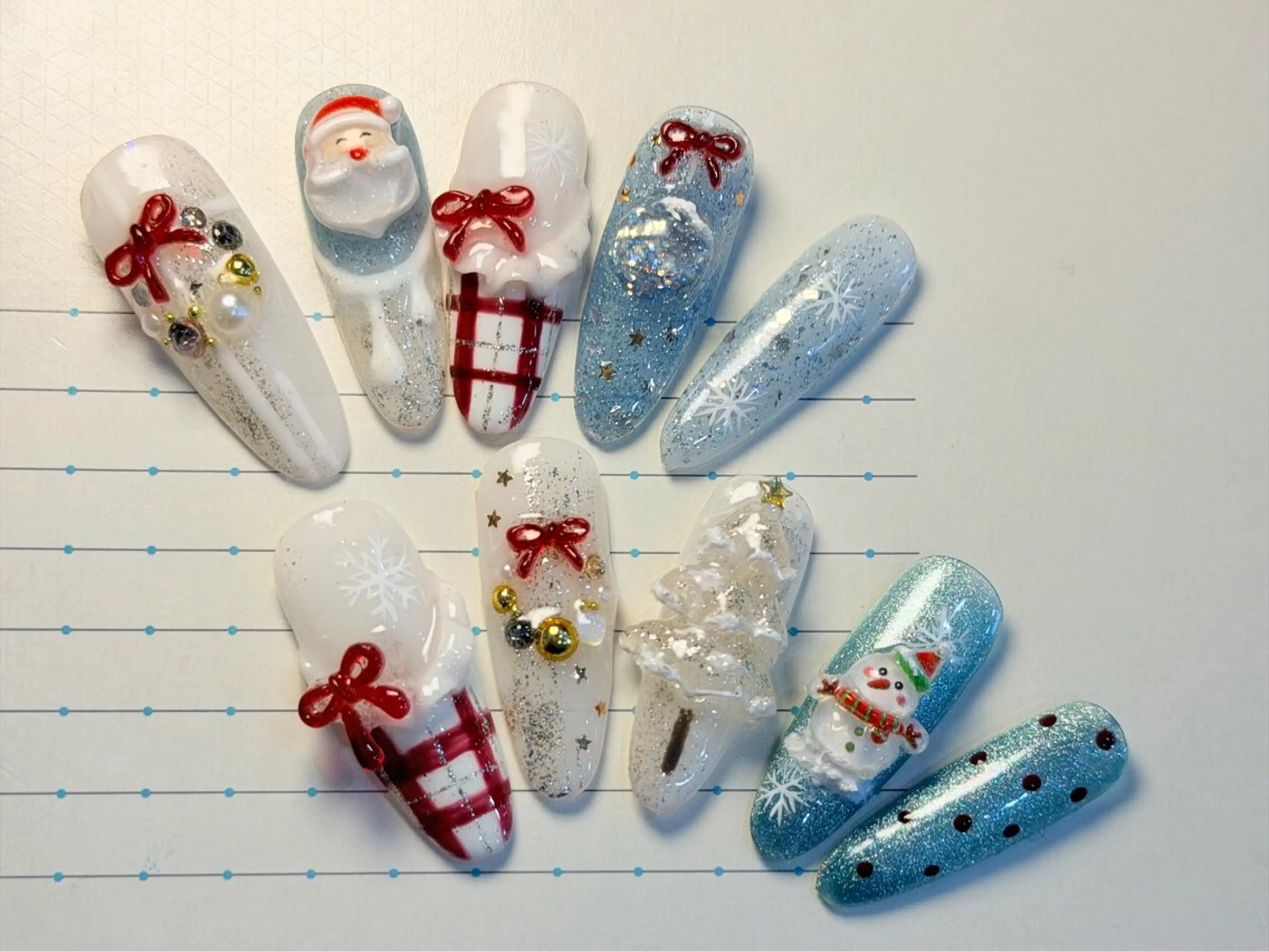 ネイル アートネイル キラキラネイル 冬ネイル クリスマス MINDY ミンディのネイルデザイン