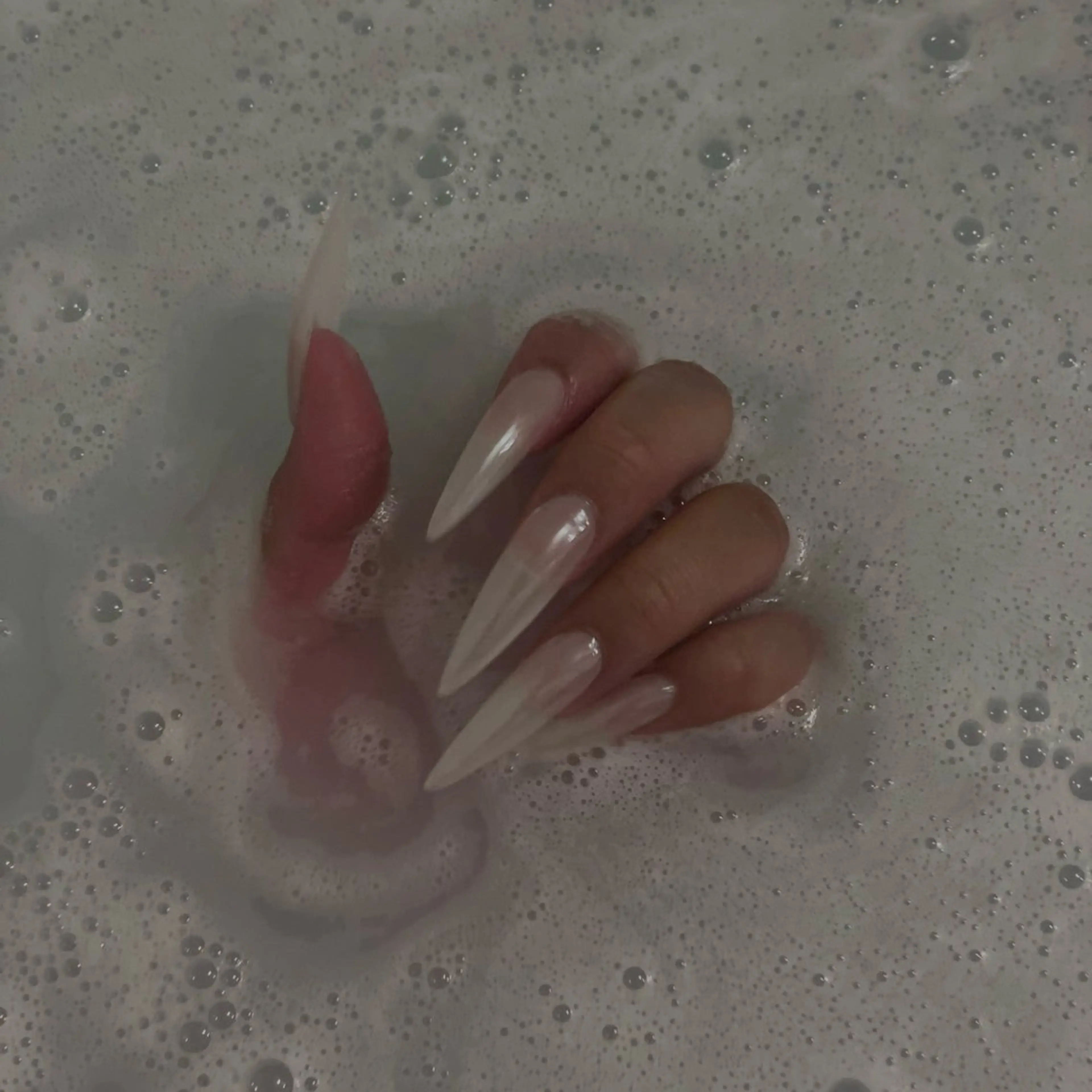 ネイル ミラーネイル ホワイト ハンドネイル Nailist Amiのネイルデザイン