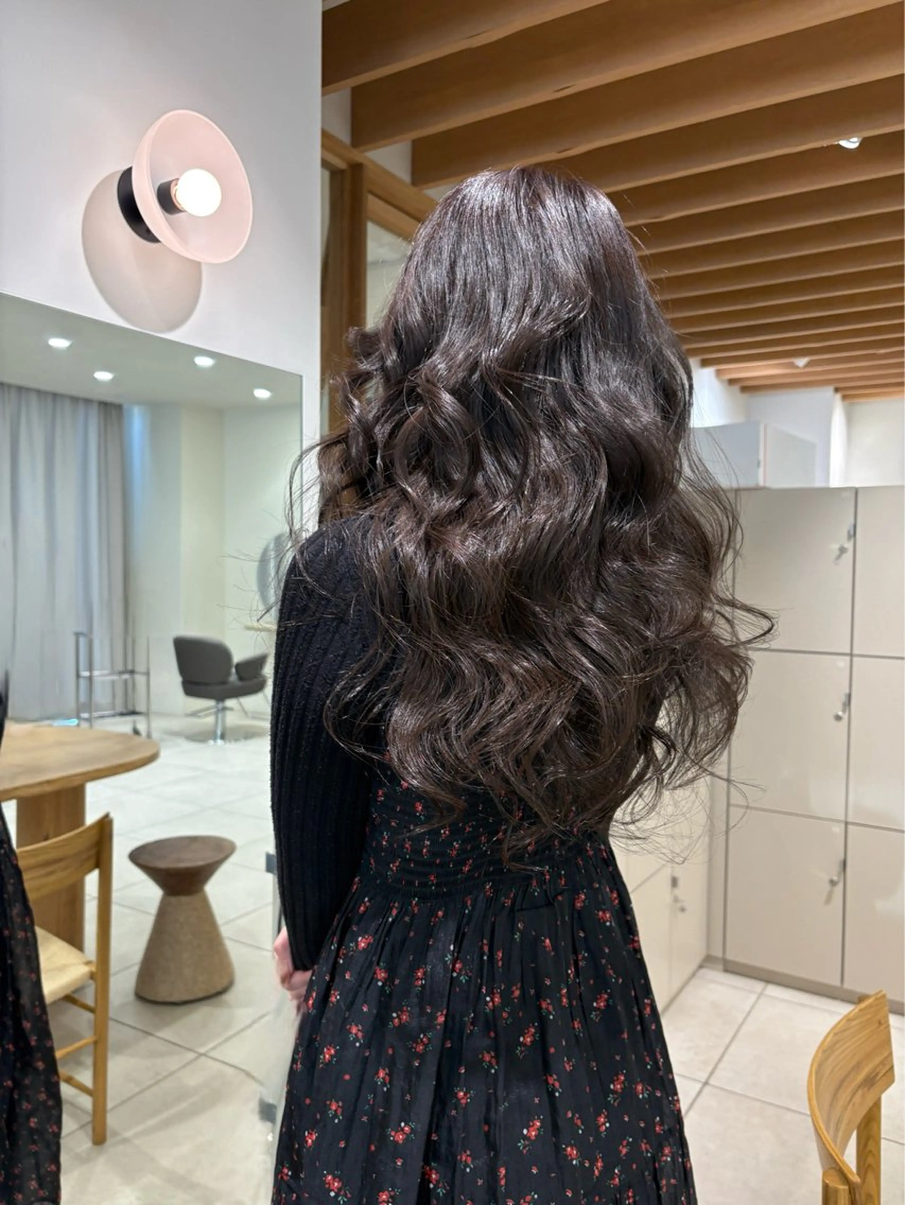 ロング カラー ブリーチ 透明感カラー グレージュ ラベンダーカラー ラベンダーグレージュ カット ヘアカラー トリートメント キタ リオナのヘアスタイル
