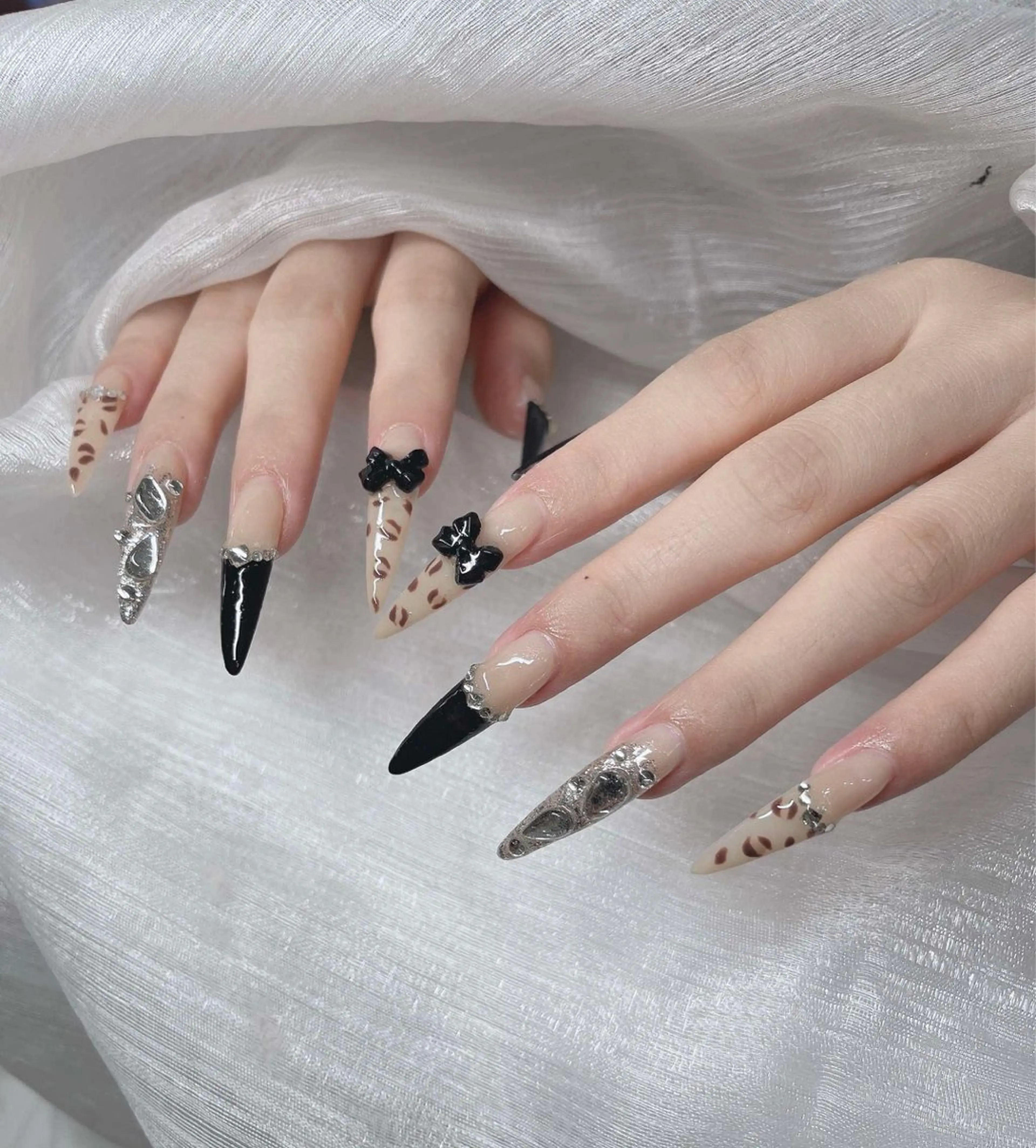 ネイル ハンドネイル Lee Nailsのネイルデザイン