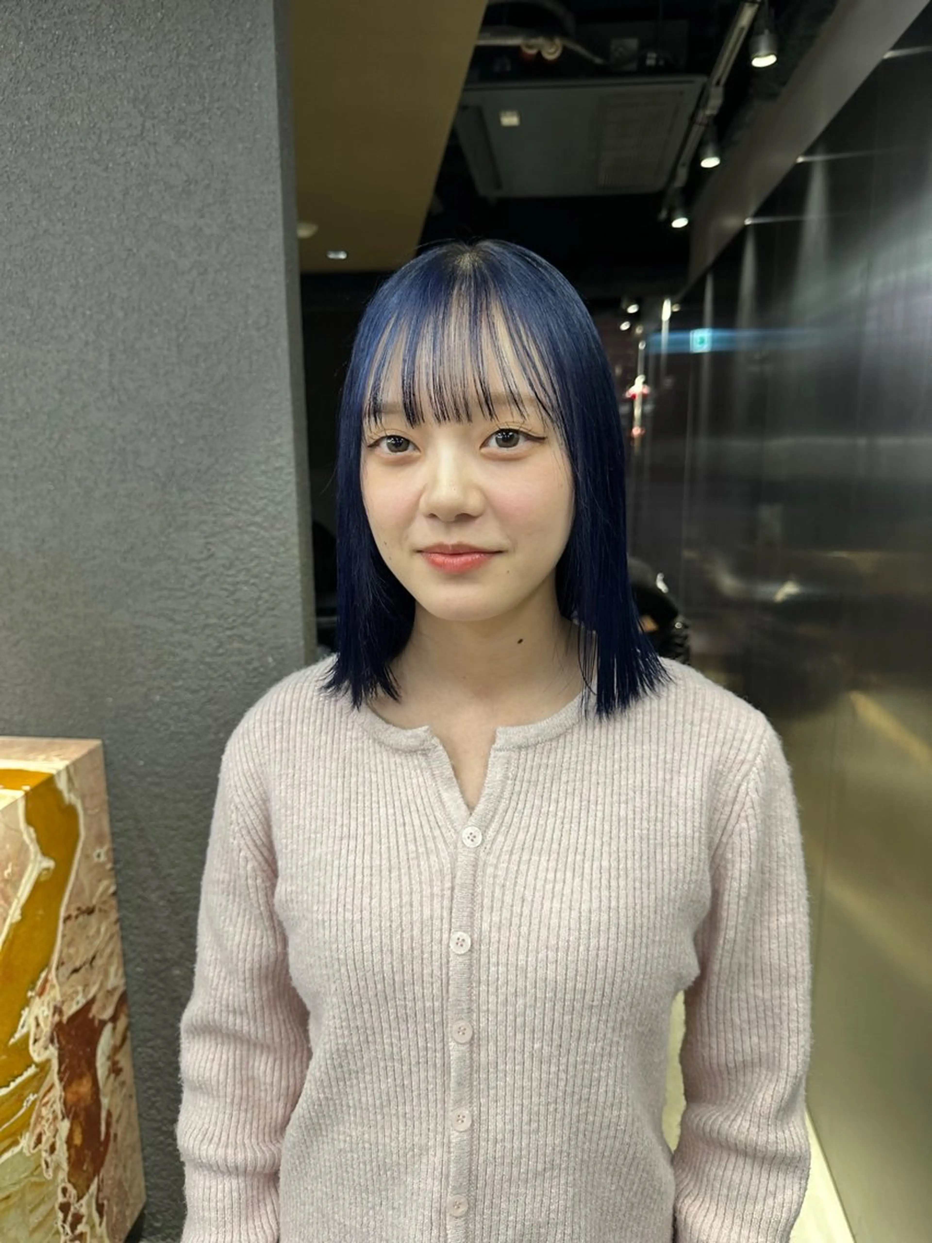 ショート カラー ブルーカラー ネイビーカラー カット ヘアカラー トリートメント 鈴木/ミルクティー/ ブリーチ/ボブ/のヘアスタイル