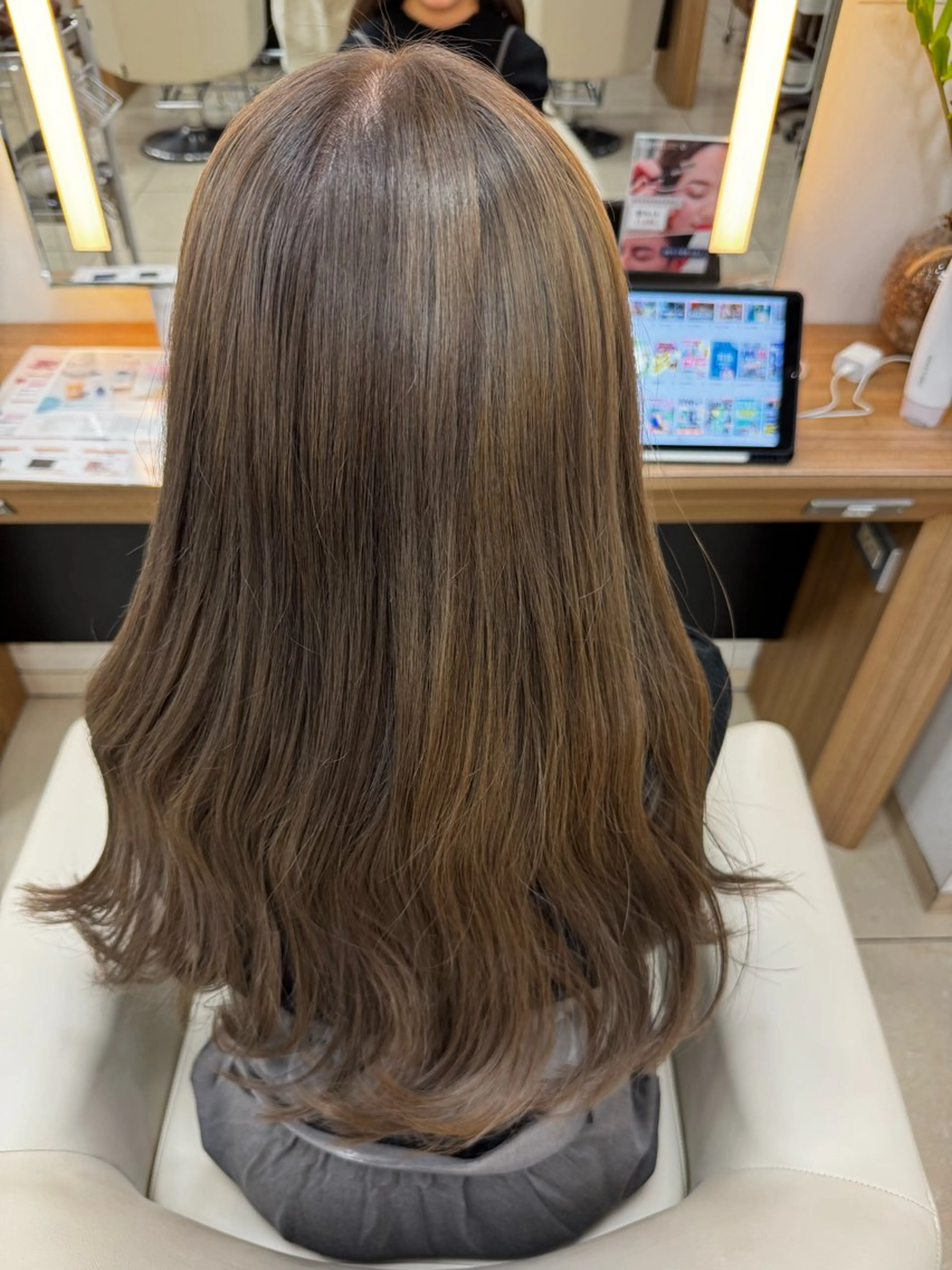 ロング ダブルカラーベージュ カラー/tuburaのヘアスタイル