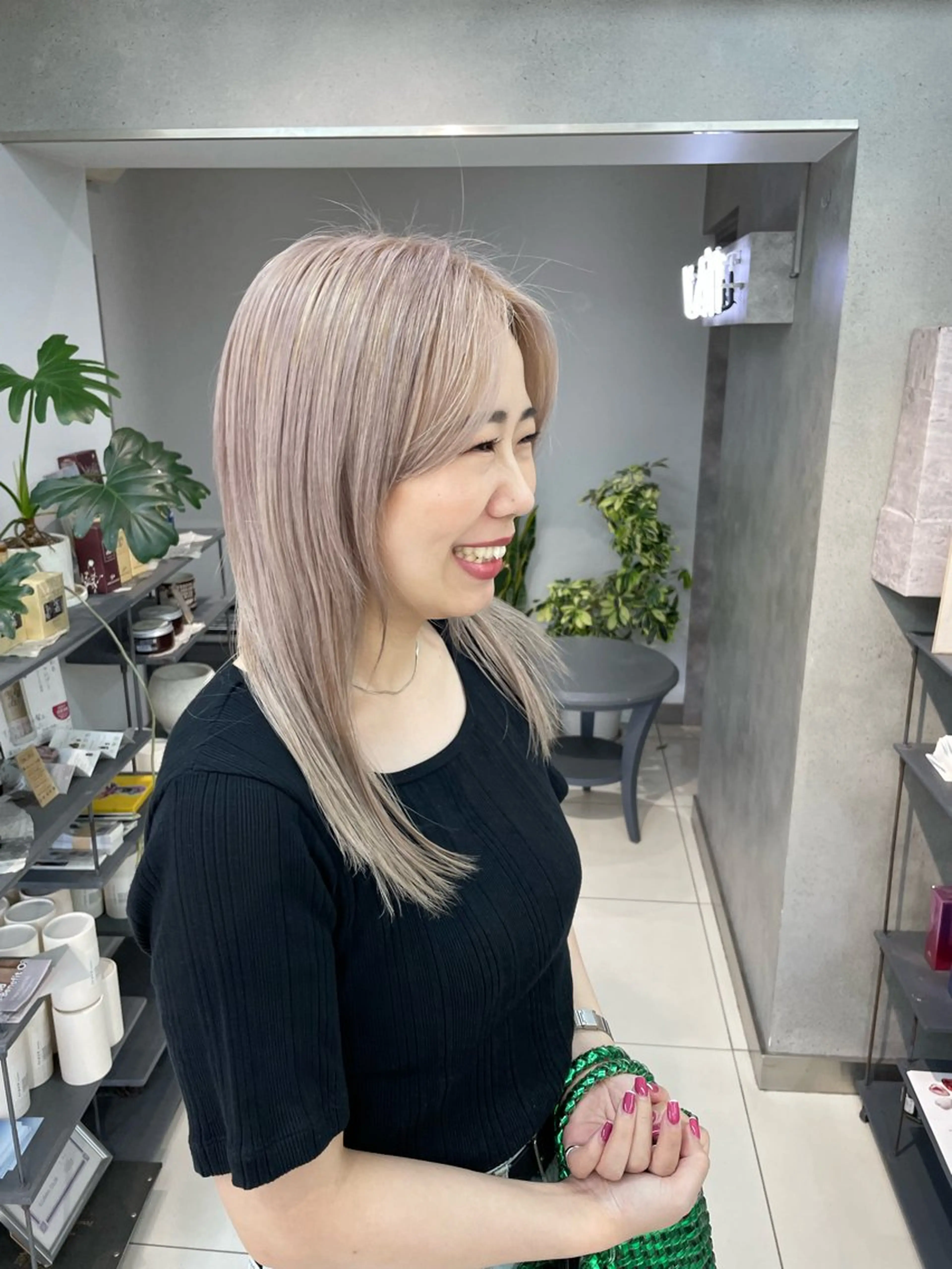 ミディアム カラー ボブ/透明感ベージュ 🫧クルミ🌟のヘアスタイル