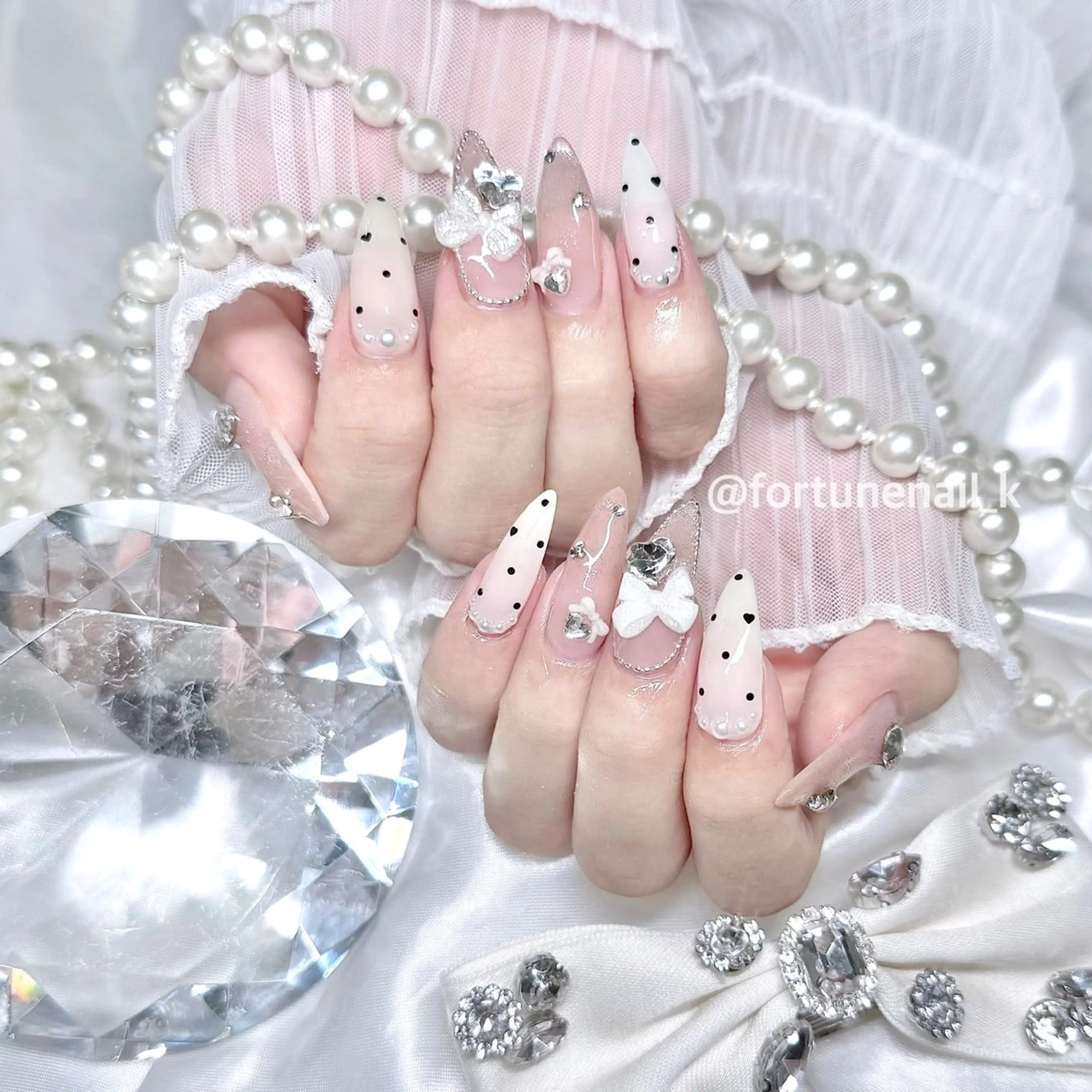 ネイル マグネットネイル ハンドネイル 🤍kanane 🤍のネイルデザイン