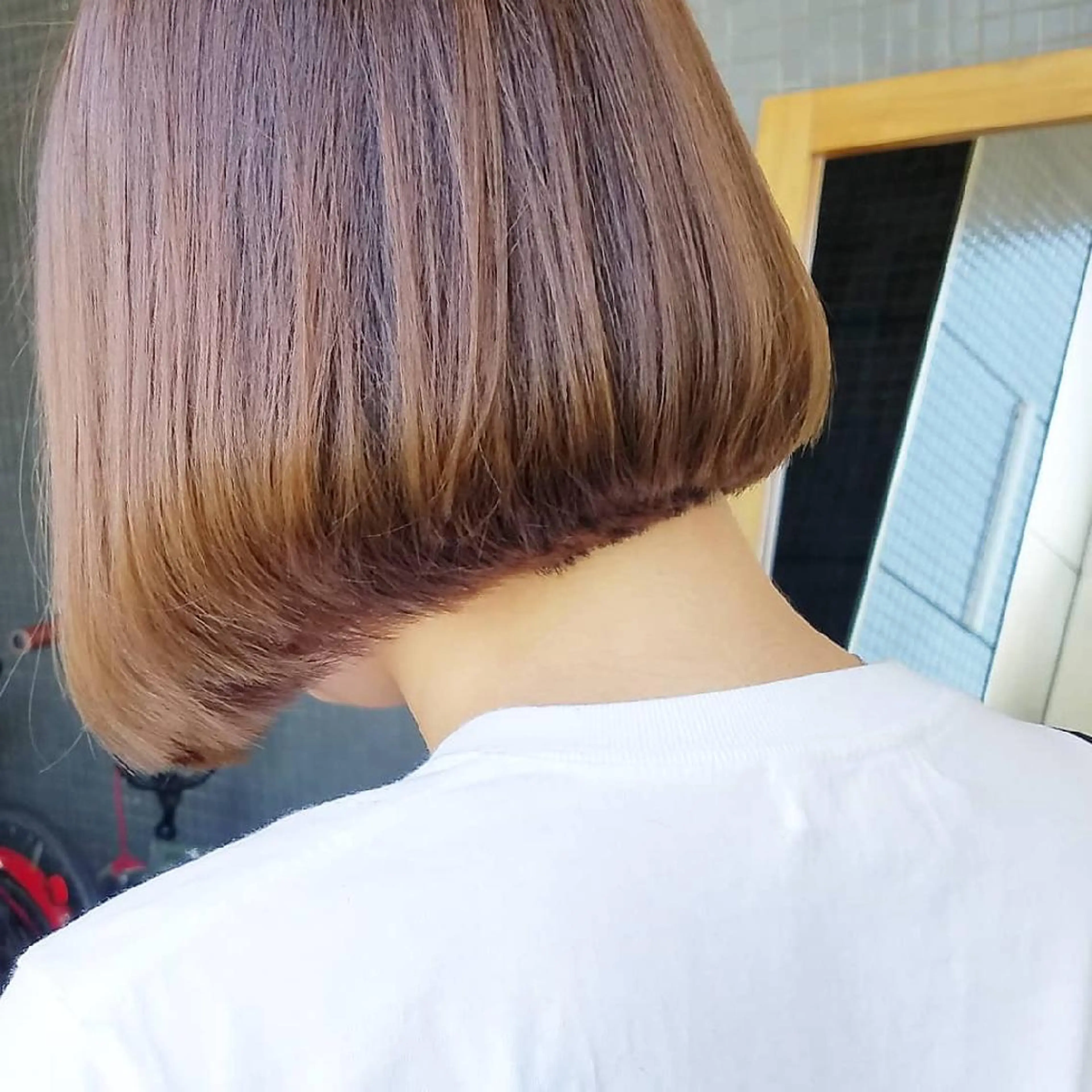 ショート カラー ハイトーンカラー ボブ iplus まつげ、眉毛、耳つぼのマツエク・マツパデザイン