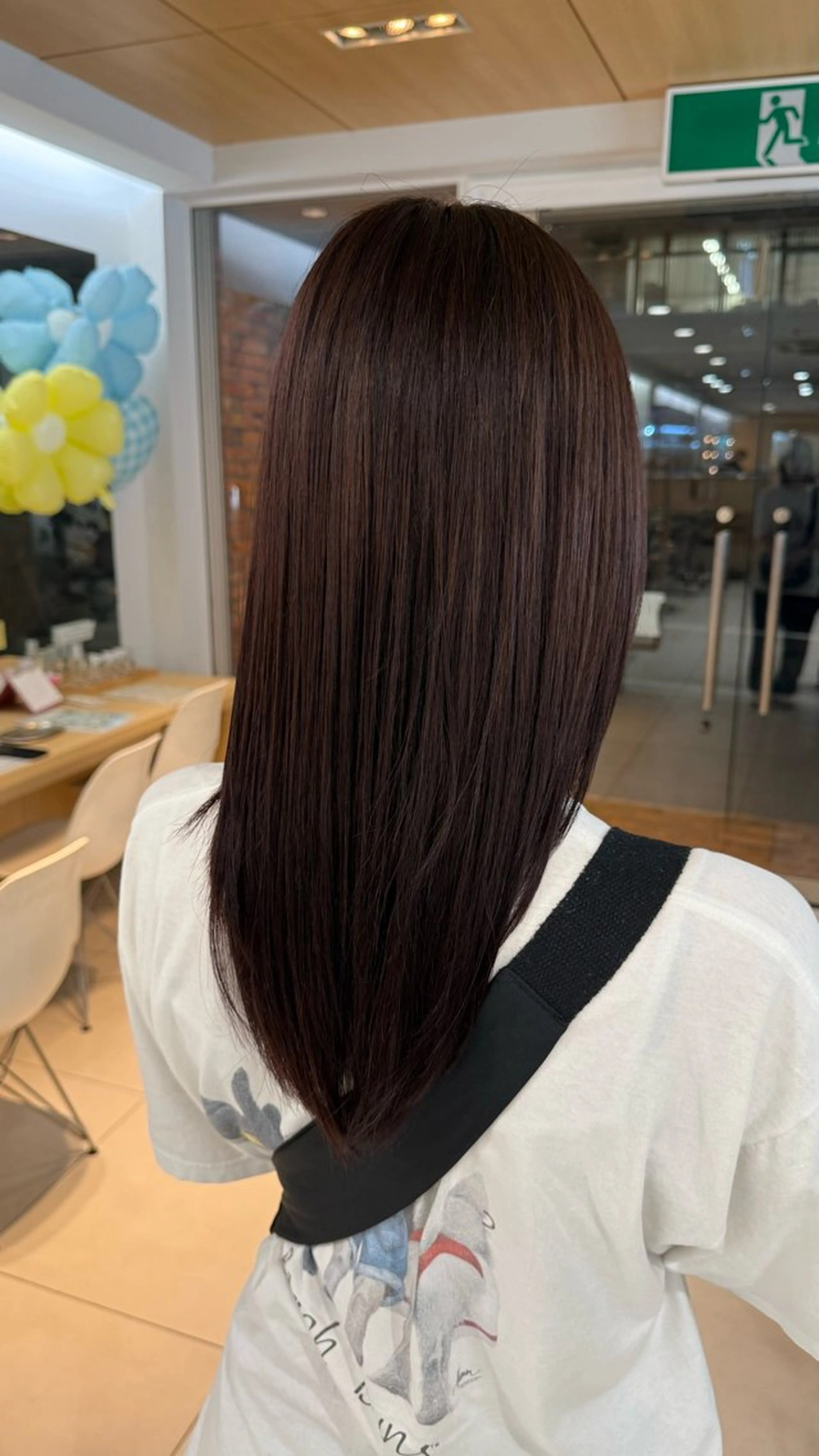 ロング カラー ブリーチ ブラウンカラー ブリーチなしカラー カット ヘアカラー ツチダ ヒナのヘアスタイル