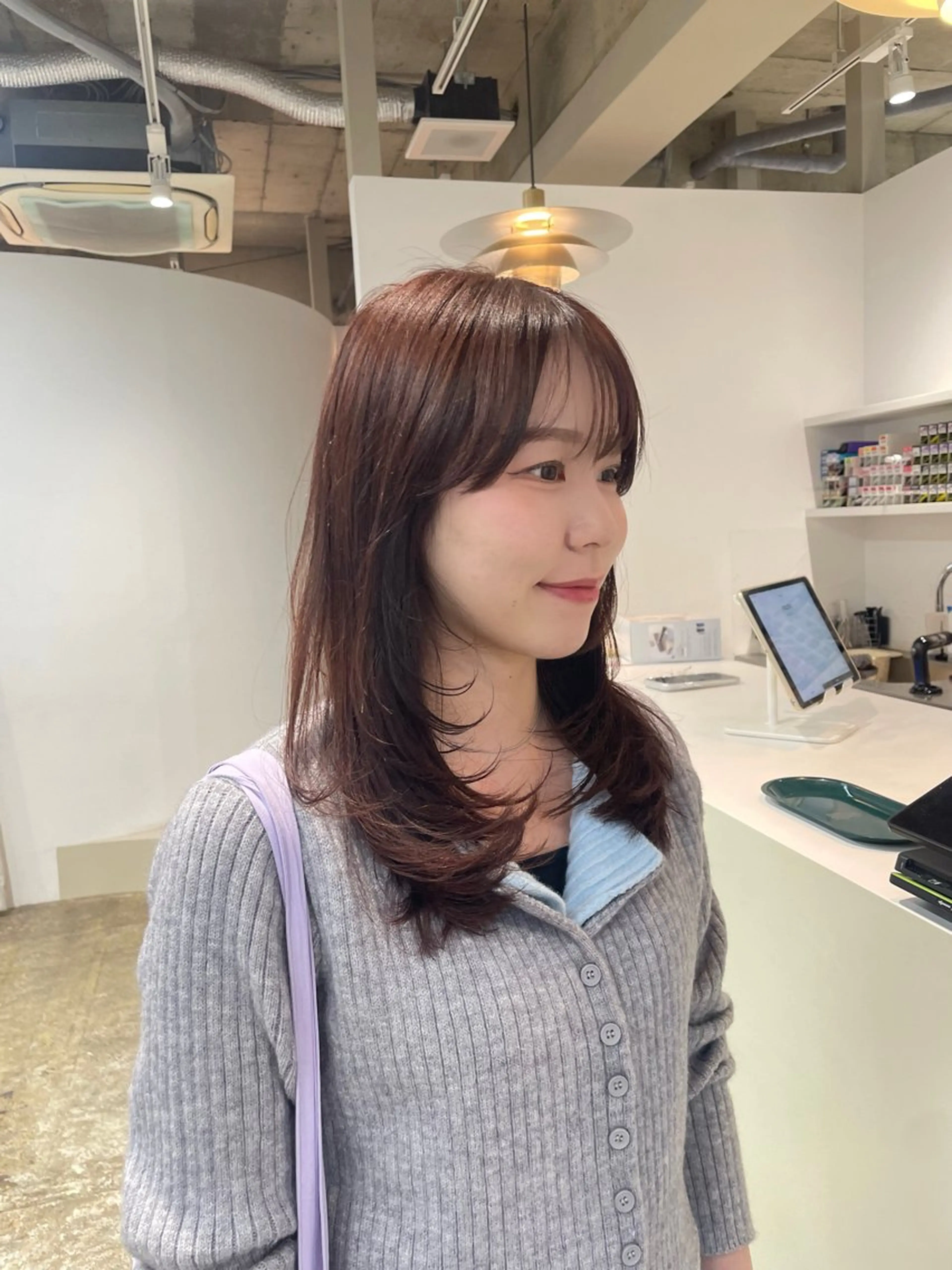 セミロング カラー ブラウンカラー ピンクカラー ピンクブラウン レイヤーカット カット ヘアカラー トリートメント H I ＮＡのヘアスタイル