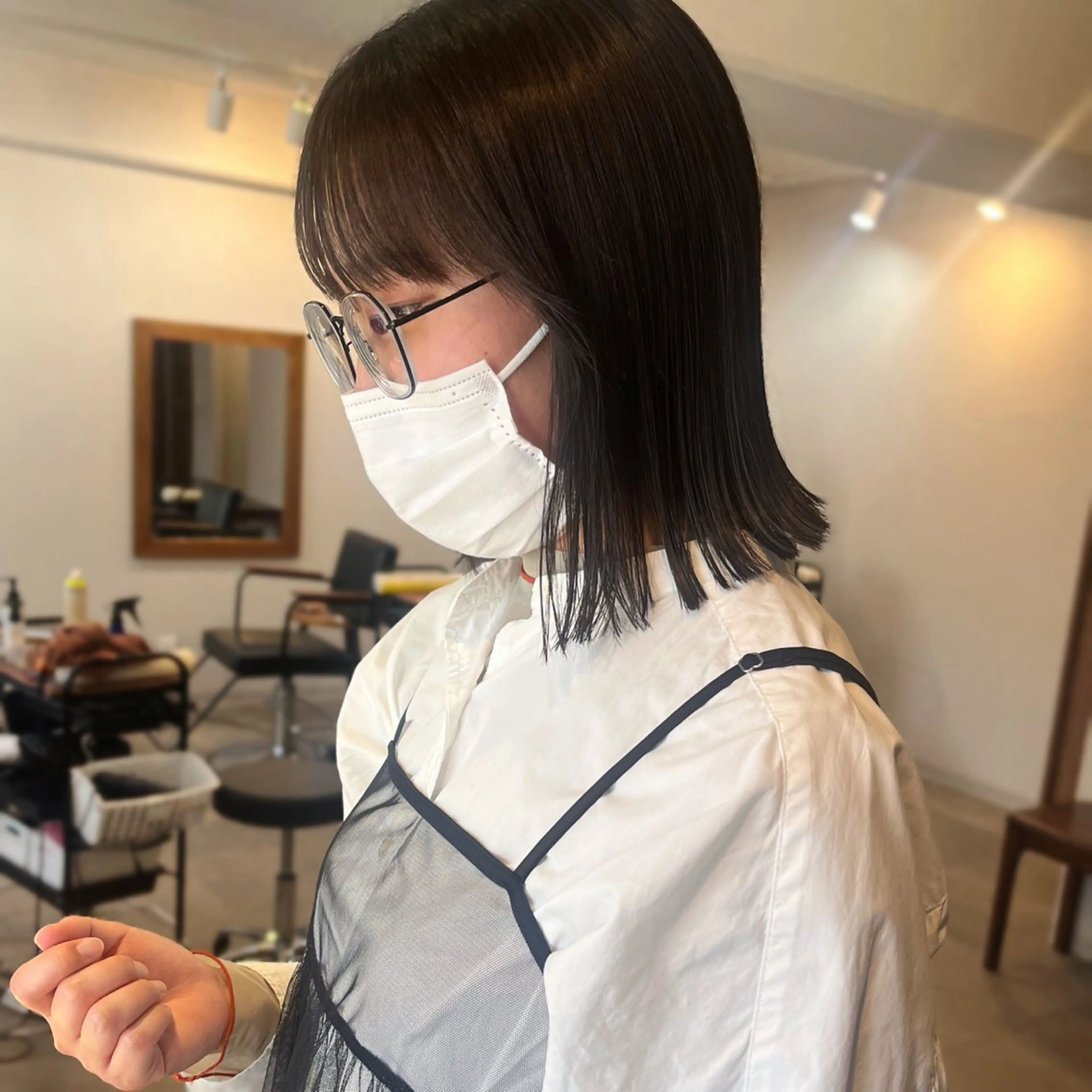 ミディアム カラー ベージュカラー ハイライトカラー オリーブベージュ ハイライト カット ヘアカラー トリートメント ボブ/透明感カラー /坂口恵梨子のヘアスタイル