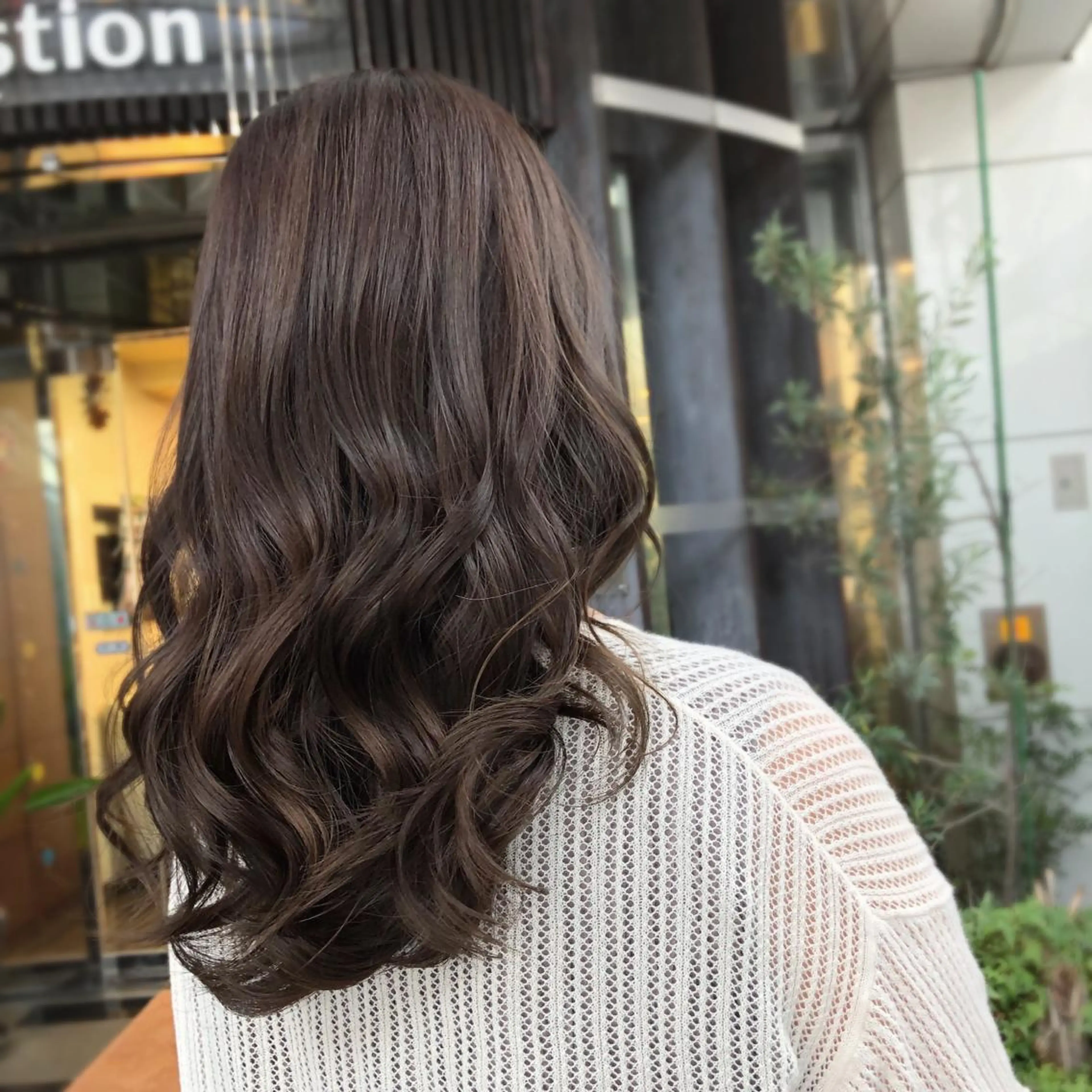 ミディアム カラー ヘアカラー トリートメント 山崎 絵莉香のヘアスタイル