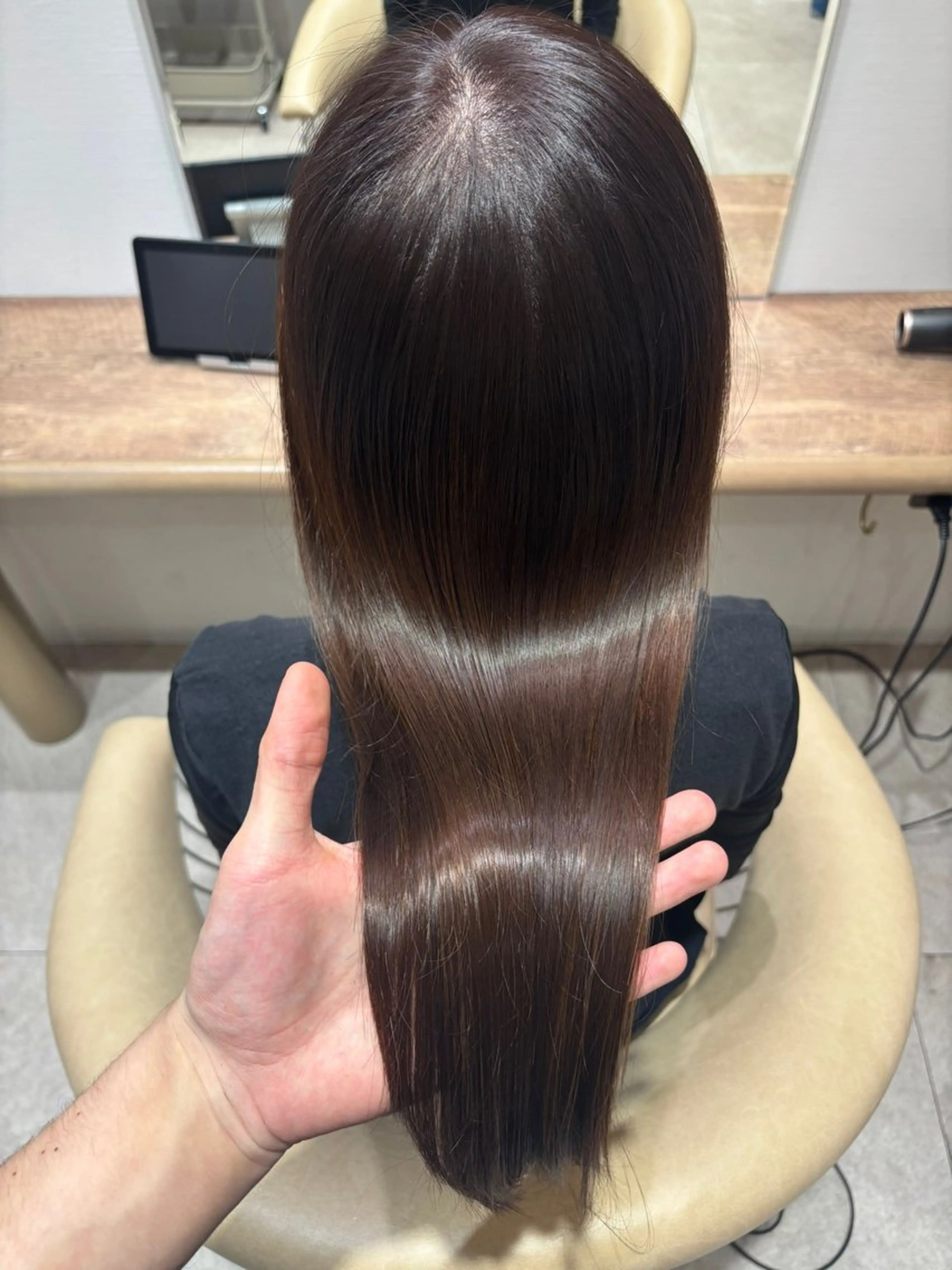 ロング カラー ブラウンカラー チョコレートブラウン 髪質改善 トリートメント カット ヘアカラー トリートメント とろける艶髪レイヤー カット髪質改善しゅんのヘアスタイル