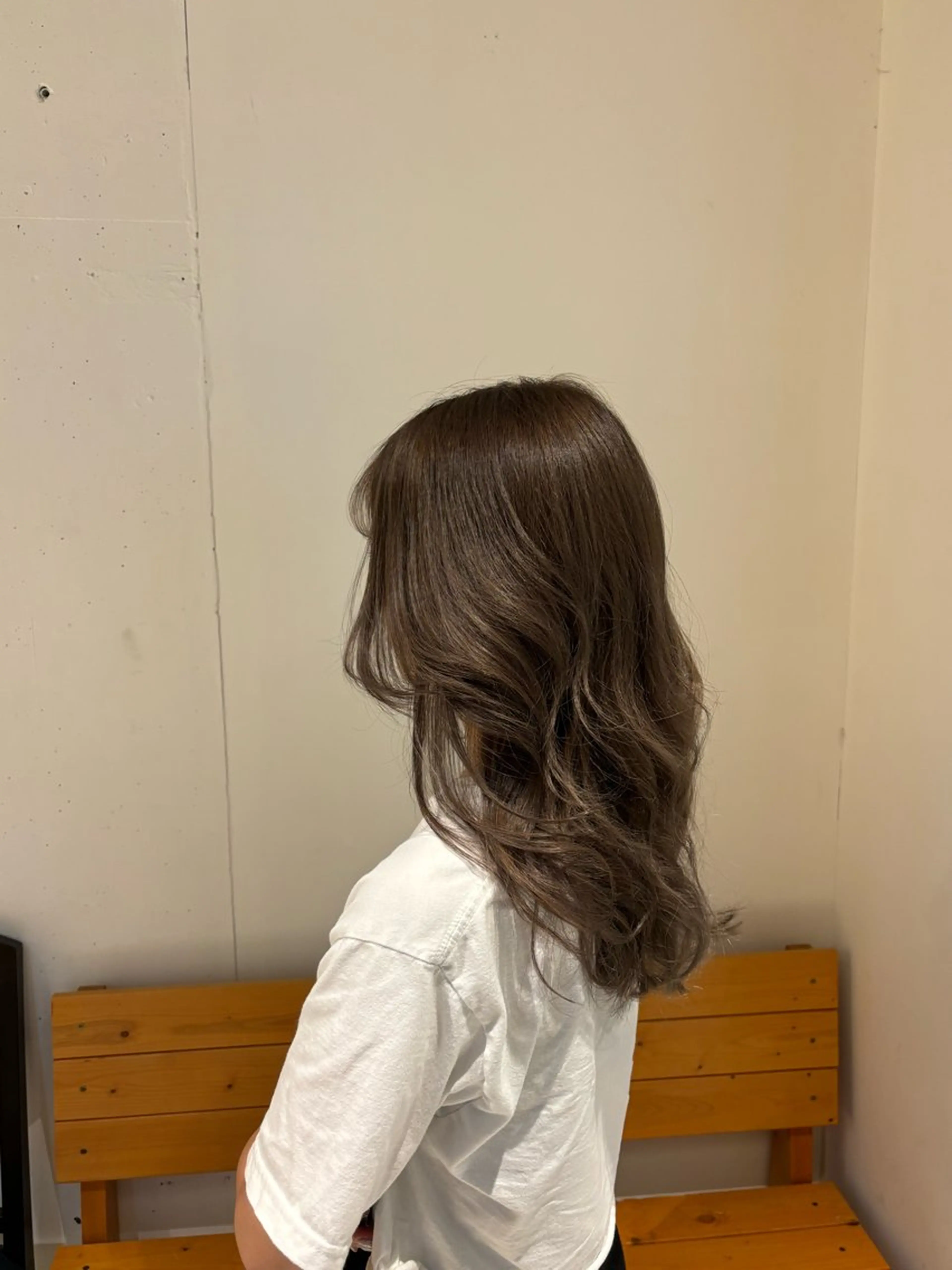 セミロング カラー 新宿髪質改善レイヤー カット内田智大のヘアスタイル