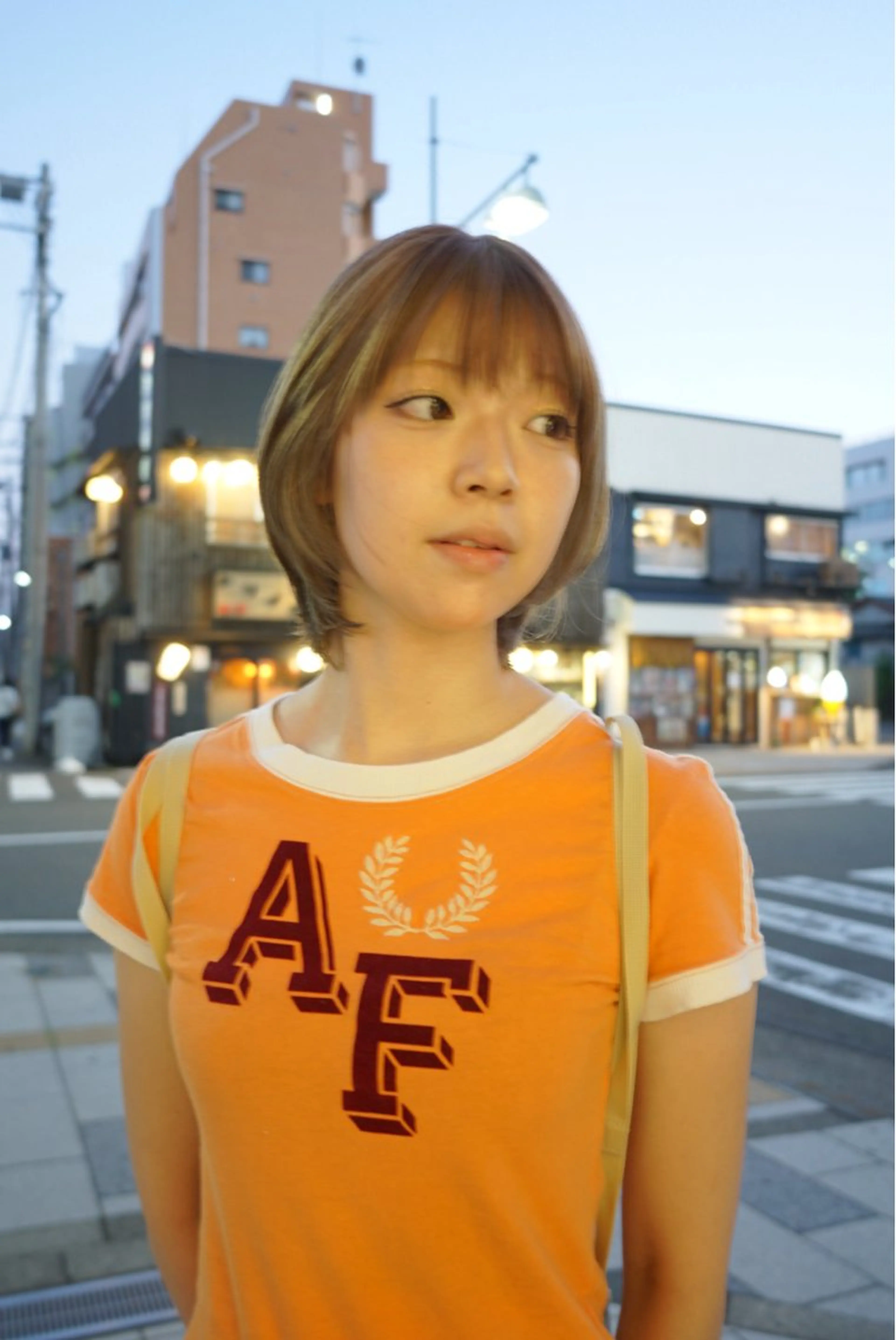 ショート カラー ブリーチ ケアブリーチ ハイトーンカラー レイヤーカット 産休中です 艶カラー♡オカのヘアスタイル