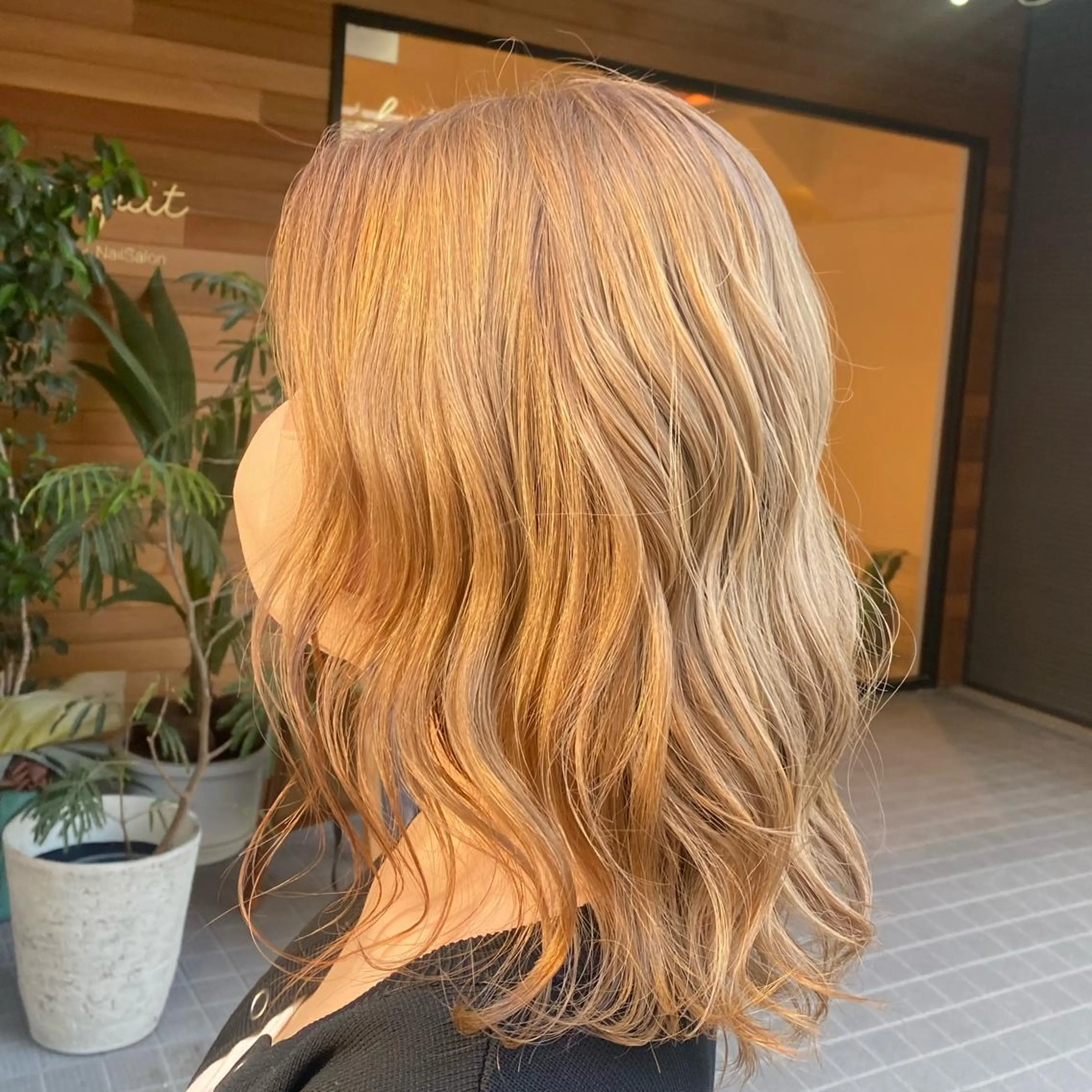 セミロング 透明感カラー 【問屋町】moe🪿のヘアスタイル