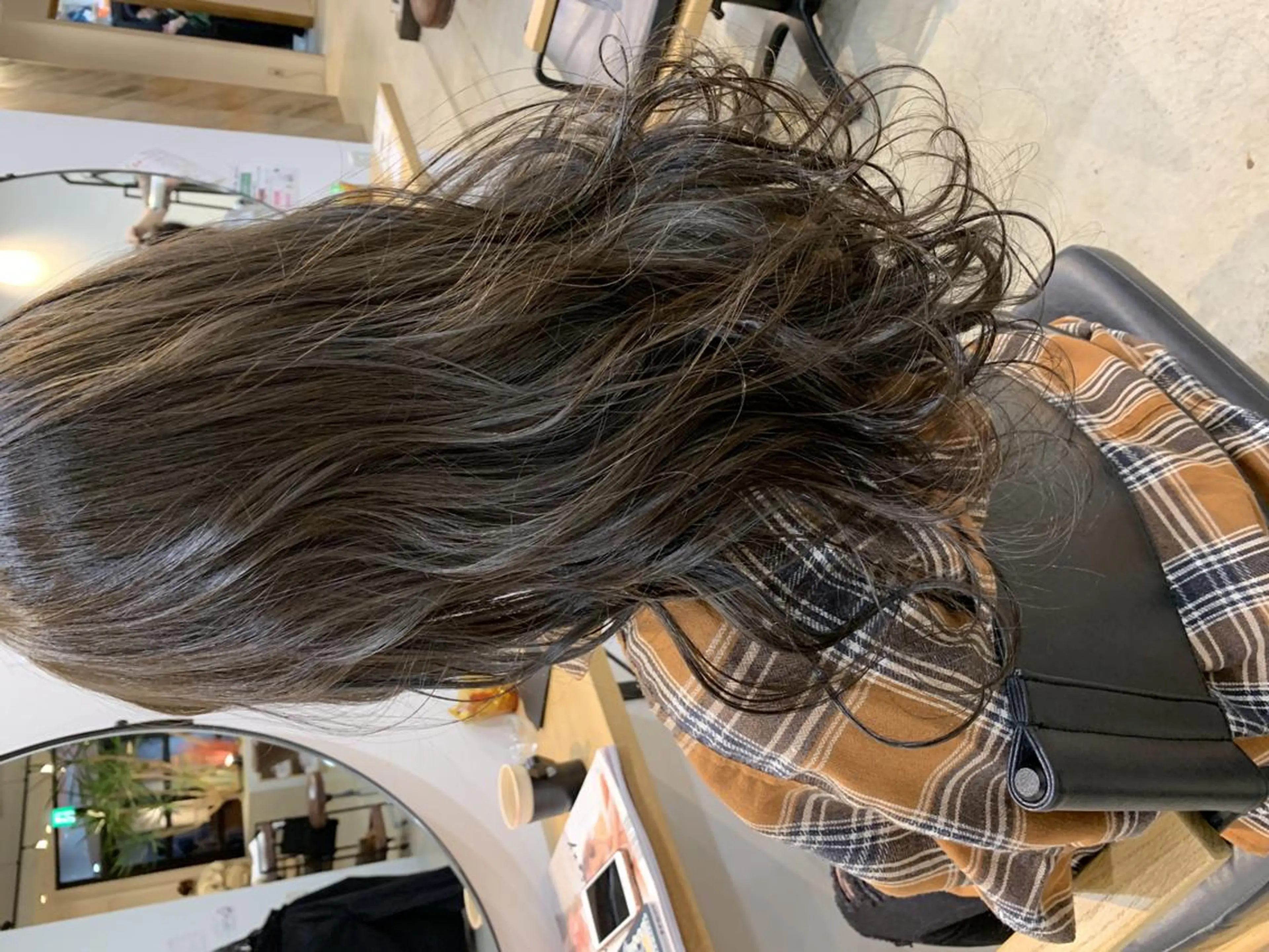 ロング カラー パーマ ヘアアレンジ メンズ キッズ ネイル マツエク・マツパ 中津No.1髪質改善 店長✨透ける暗髪のヘアスタイル