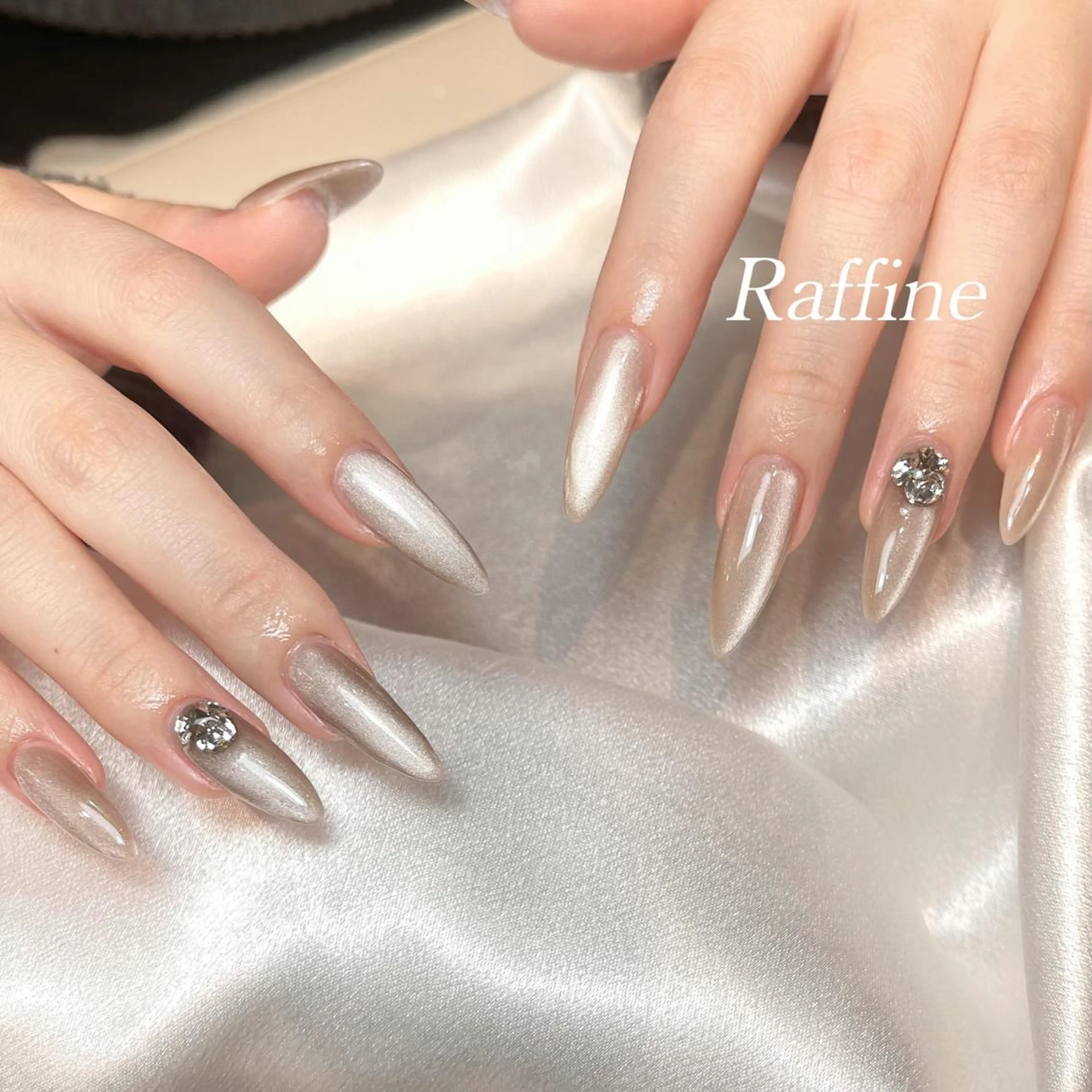 ネイル RAFFINE 月🦋🩵のネイルデザイン