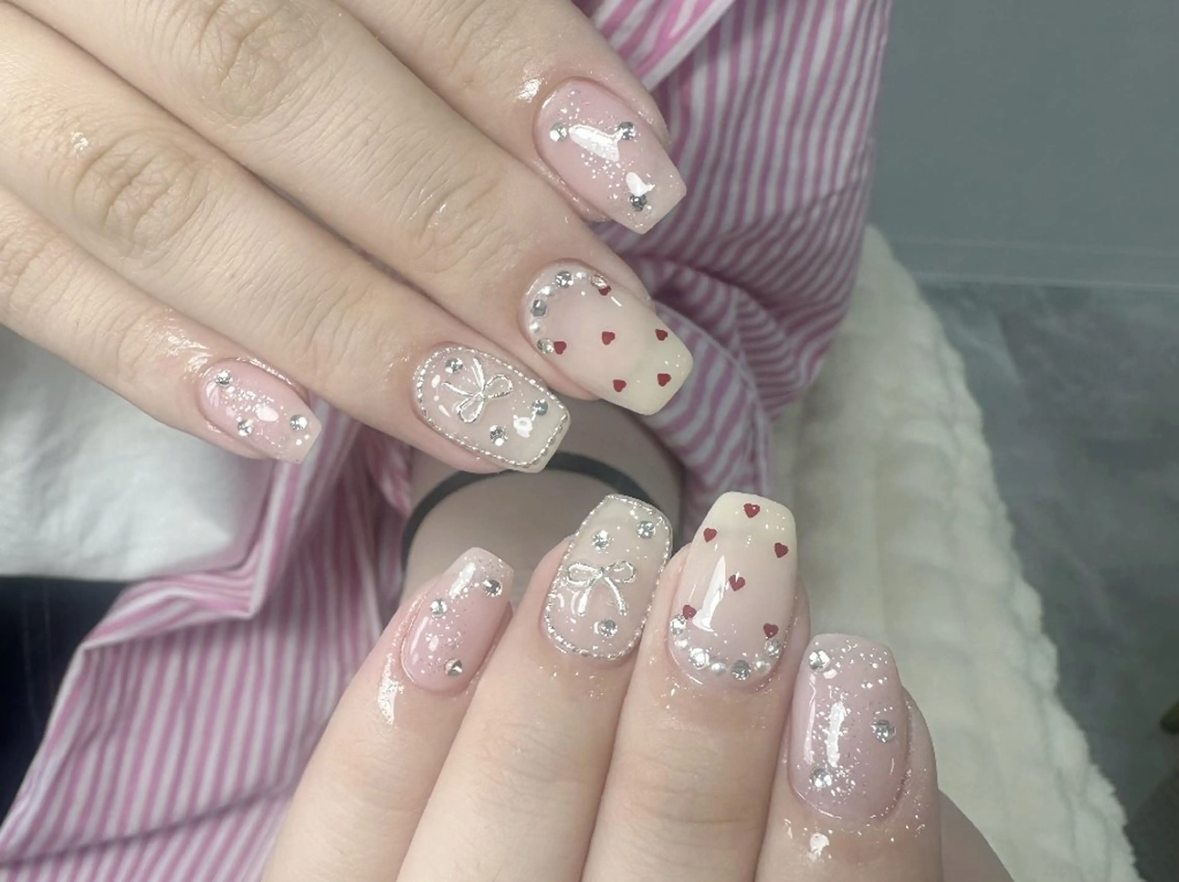 ネイル チークネイル フレンチネイル ジェルネイル ガーリー キラキラネイル ハンドネイル UM Nail Salonのネイルデザイン