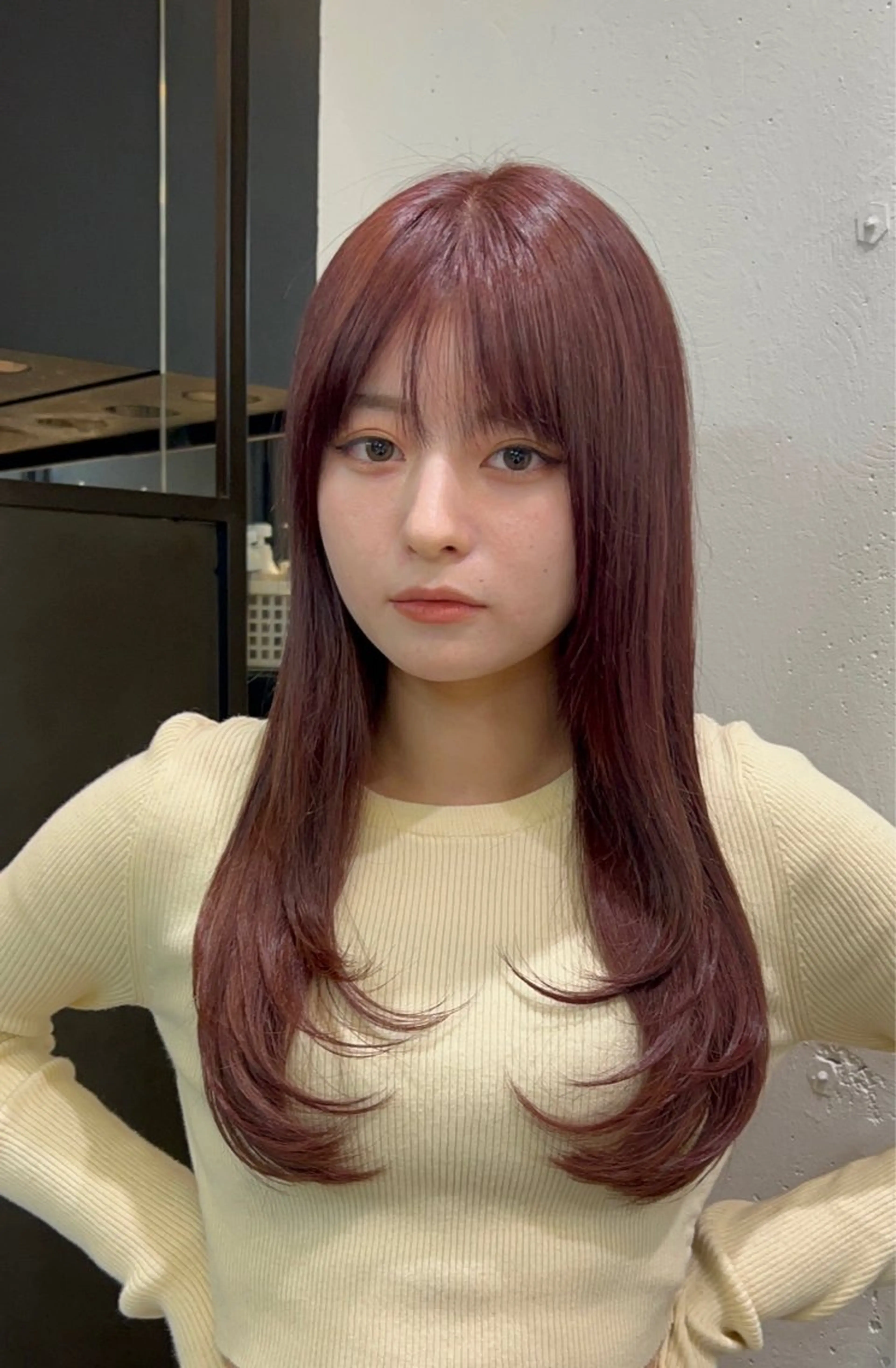 ロング レイヤーカット エミリ / オリーブカラーのヘアスタイル