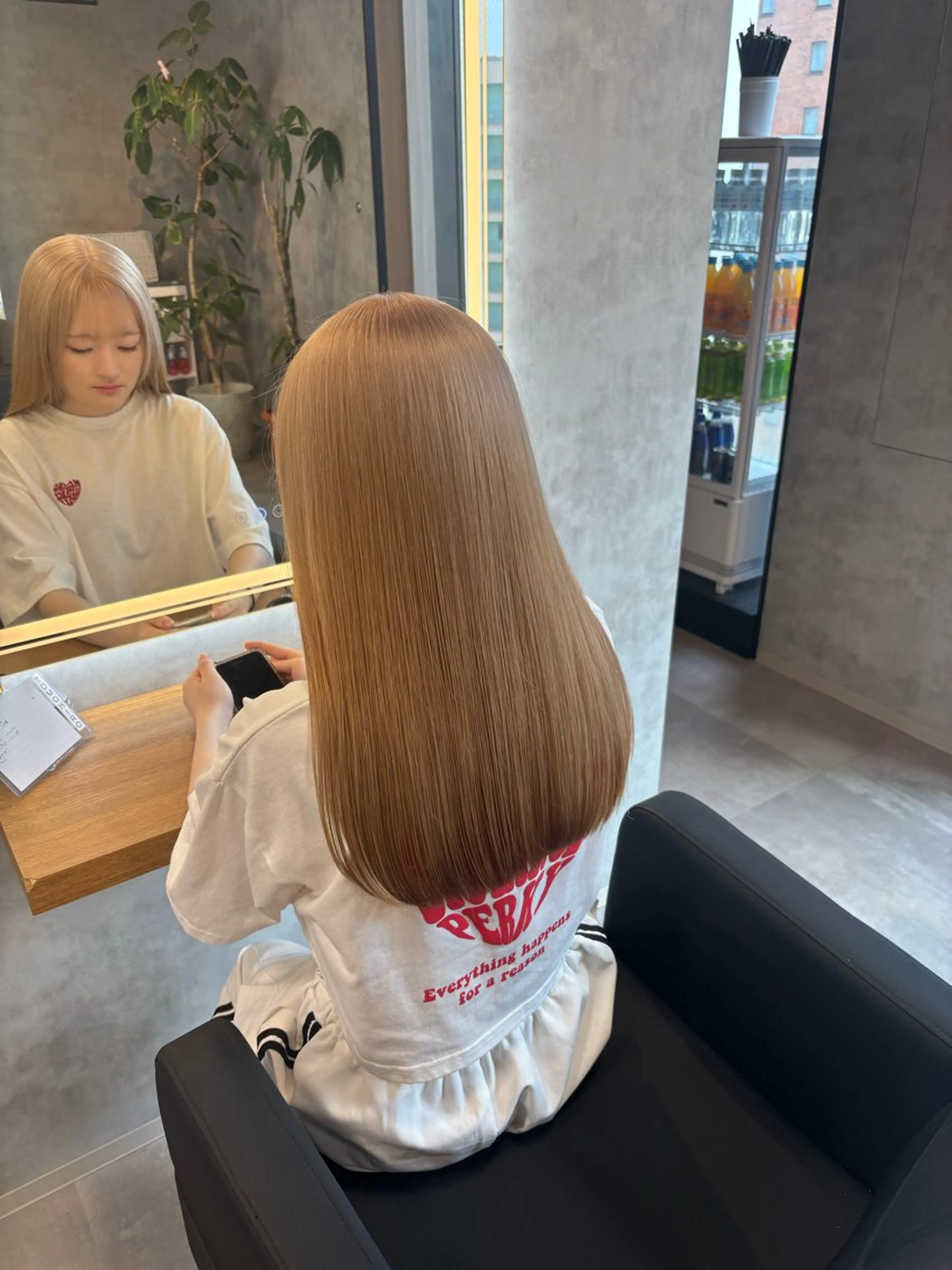 ロング カラー パーマ ヘアアレンジ ヘアカラー トリートメント ヘッドスパ ヘアセット 透明感ブリーチカラー 🌈TOMOHIROのヘアスタイル