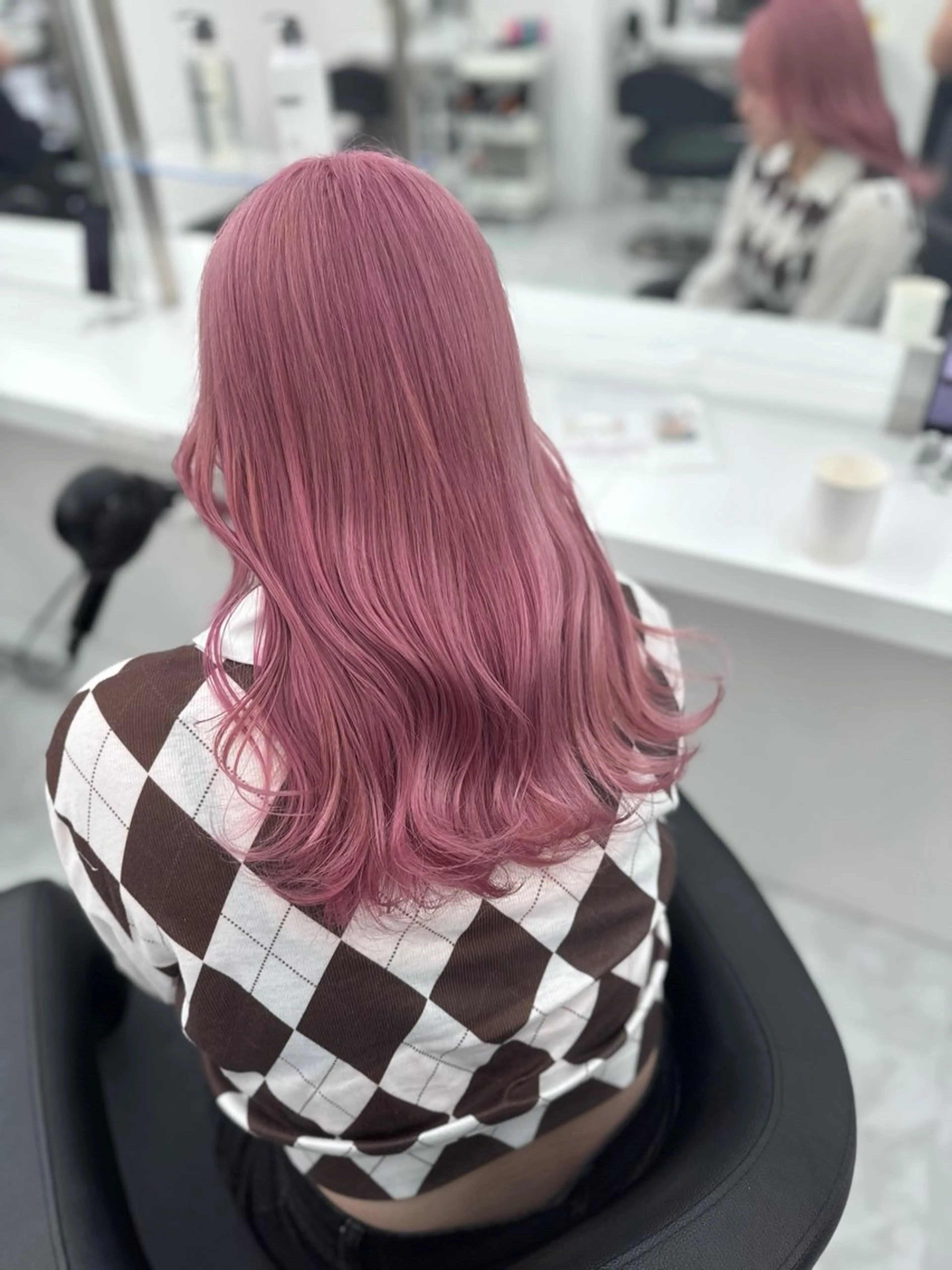 ロング カラー 🖤ハイトーン× レイヤー🖤SARAのヘアスタイル