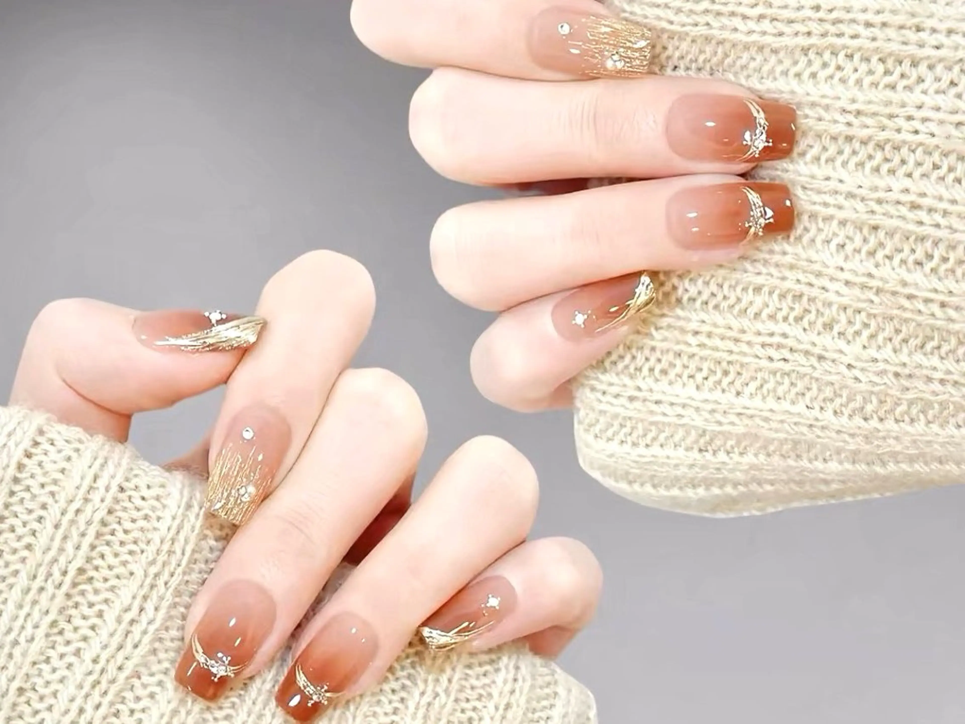 ネイル ブラウン フレンチネイル ゴールド グラデーション ハンドネイル ハンドケア DarkHoney 池袋店のネイルデザイン